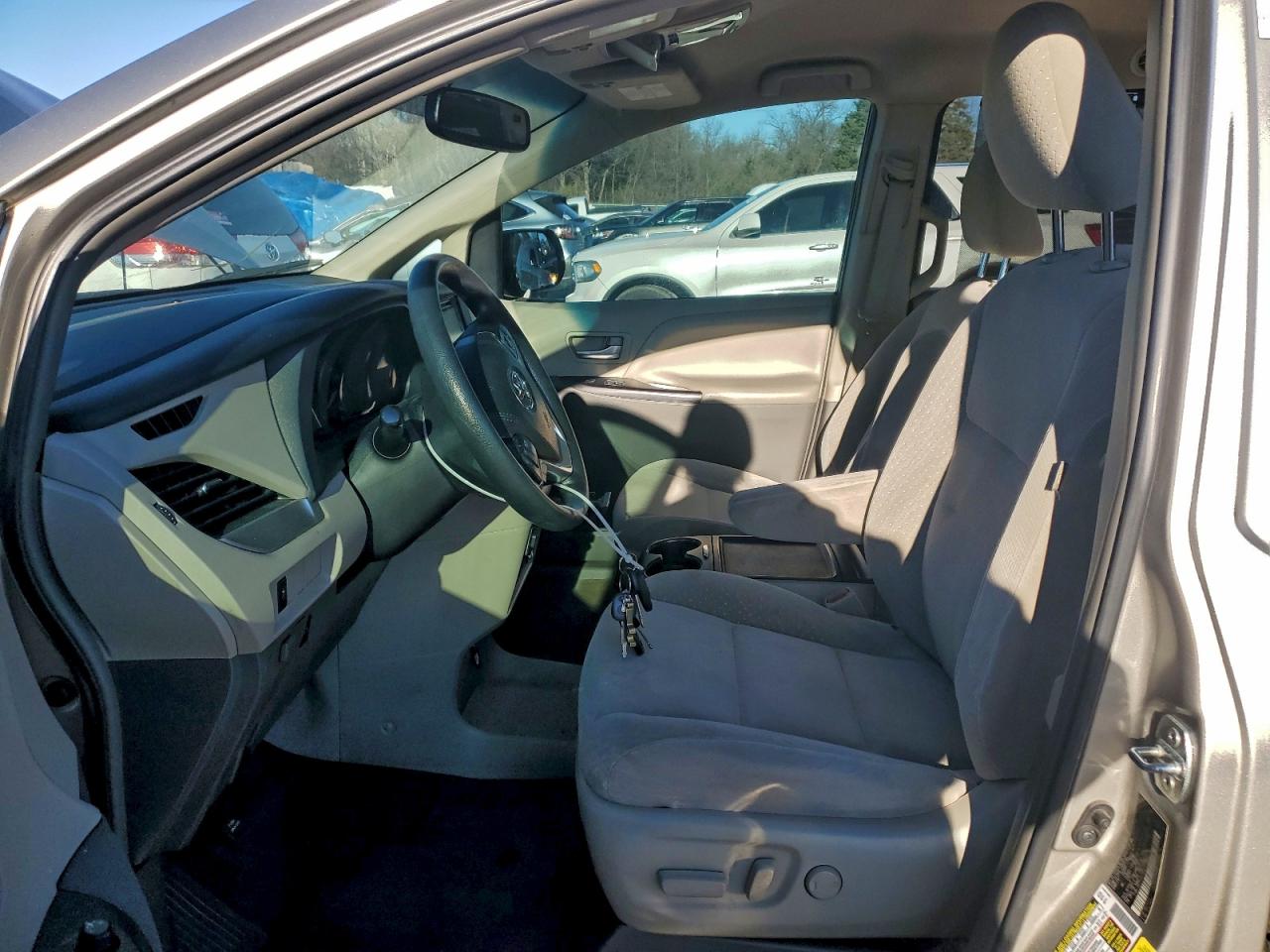 2017 Toyota Sienna Le VIN: 5TDKZ3DC2HS893432 Lot: 94507255