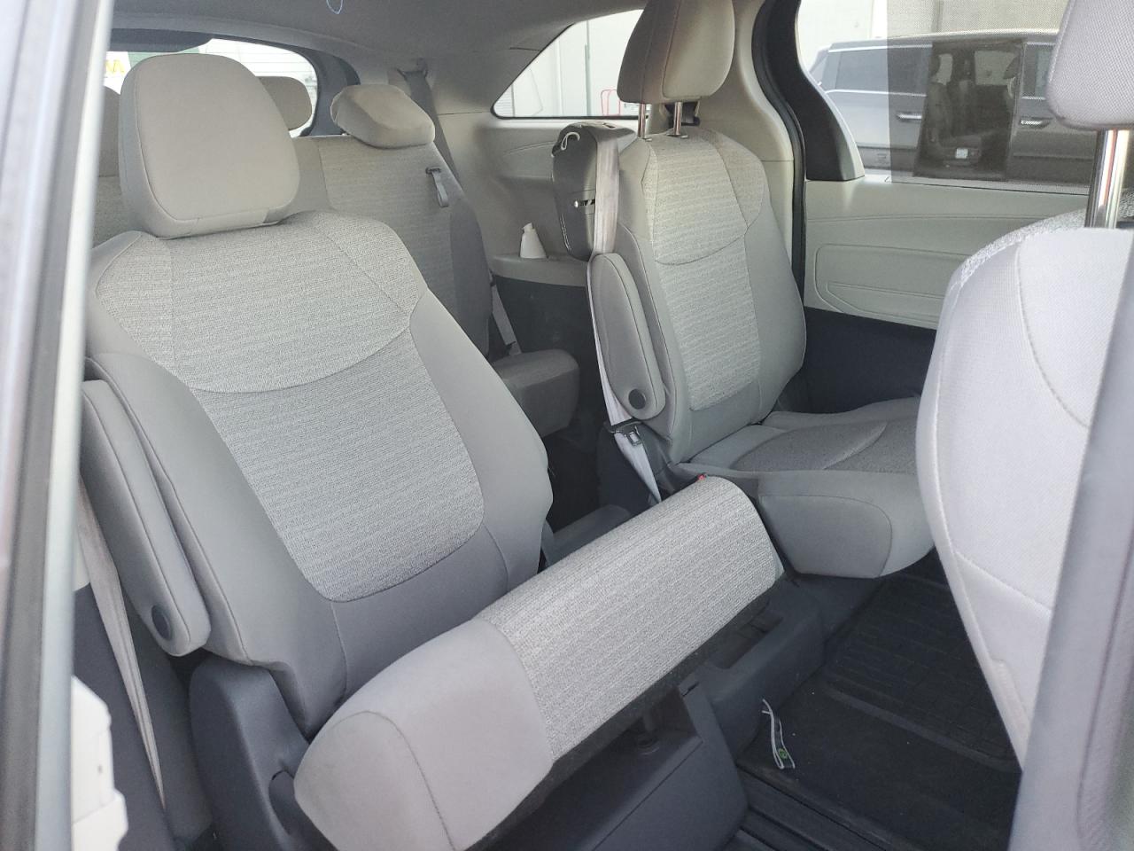 2021 Toyota Sienna Le VIN: 5TDKRKECXMS044328 Lot: 92664145