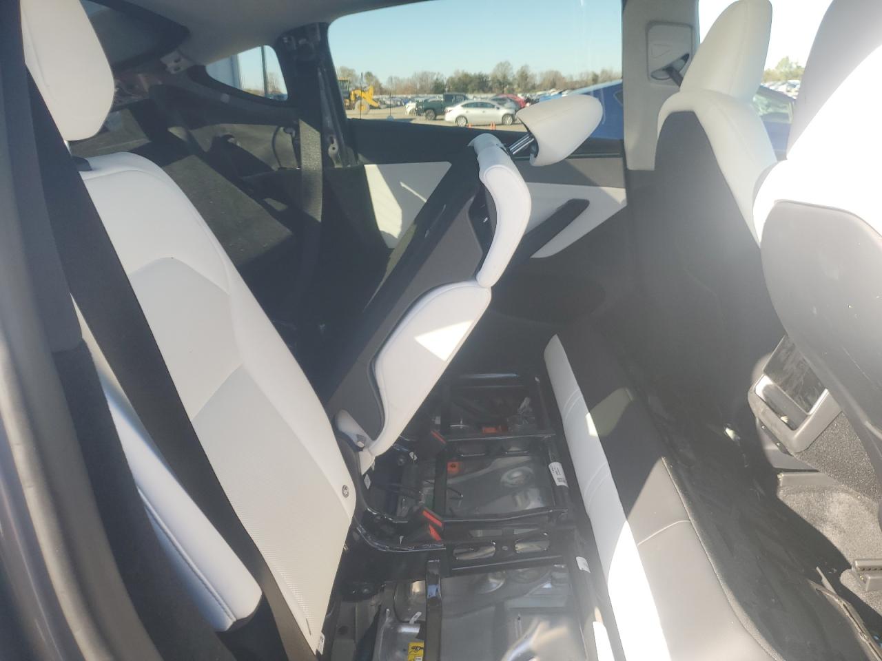 2026 Tesla Model Y VIN: 7SAYGDEE3TA409366 Lot: 92357225