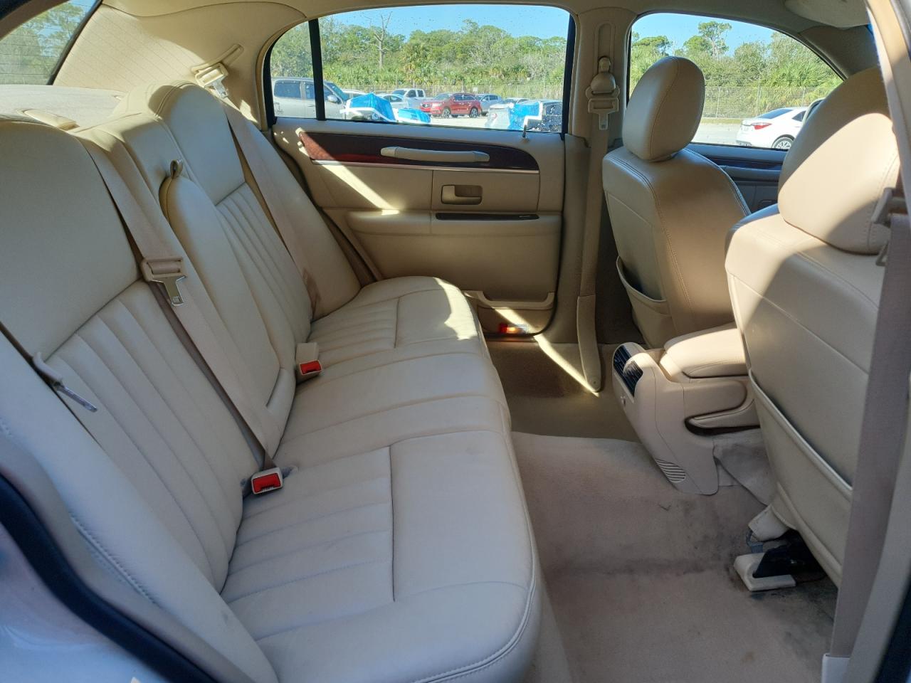 2006 Lincoln Town Car Signature VIN: 1LNHM81W56Y638064 Lot: 92654125