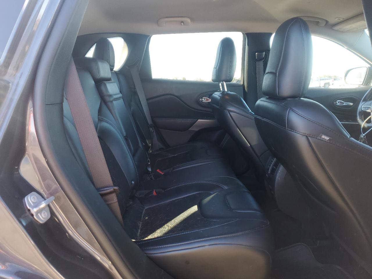 2019 Jeep Cherokee Latitude Plus VIN: 1C4PJMLB6KD118968 Lot: 93732195