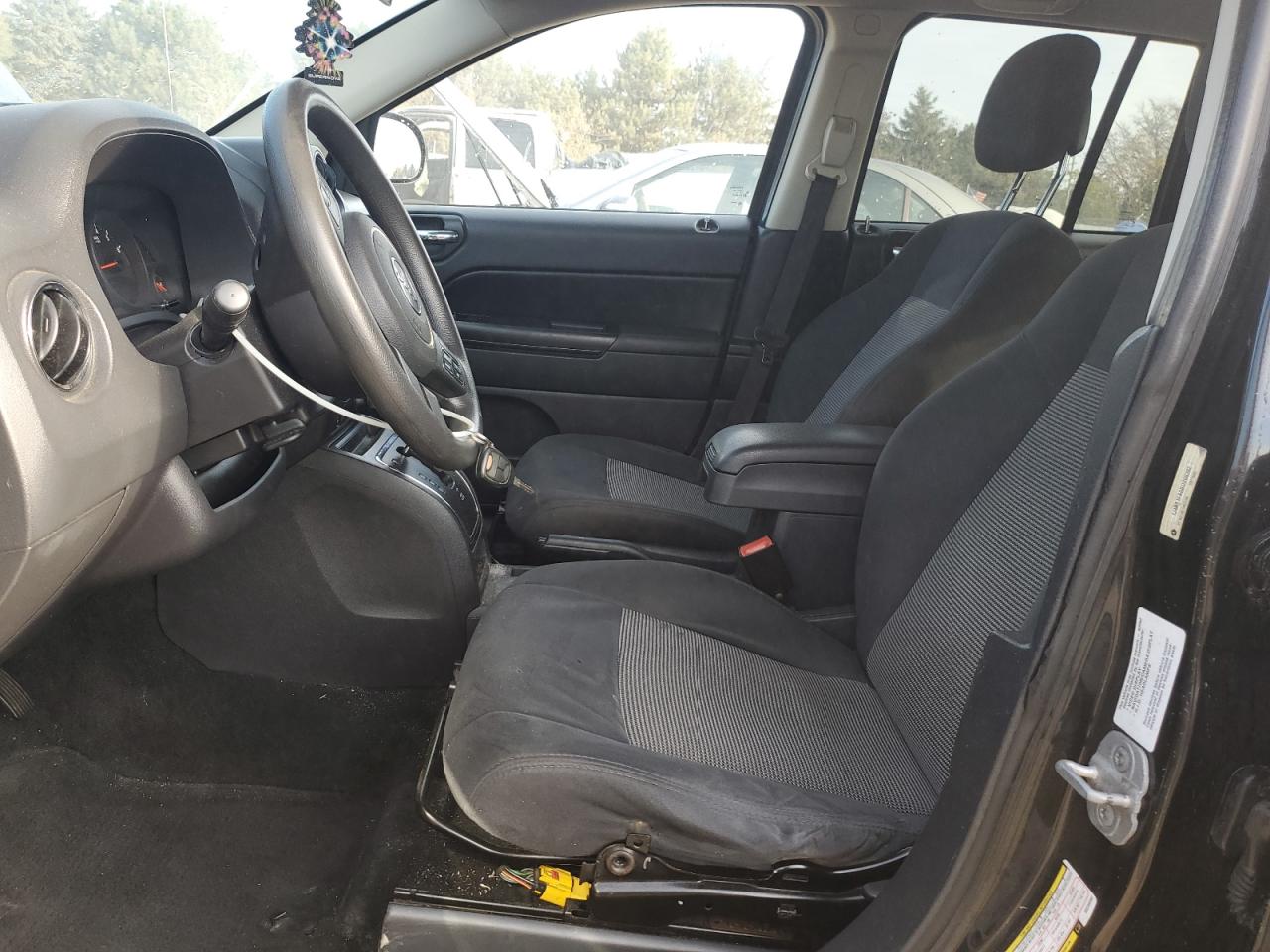 2011 Jeep Compass Sport VIN: 1J4NT1FB5BD208392 Lot: 90404755