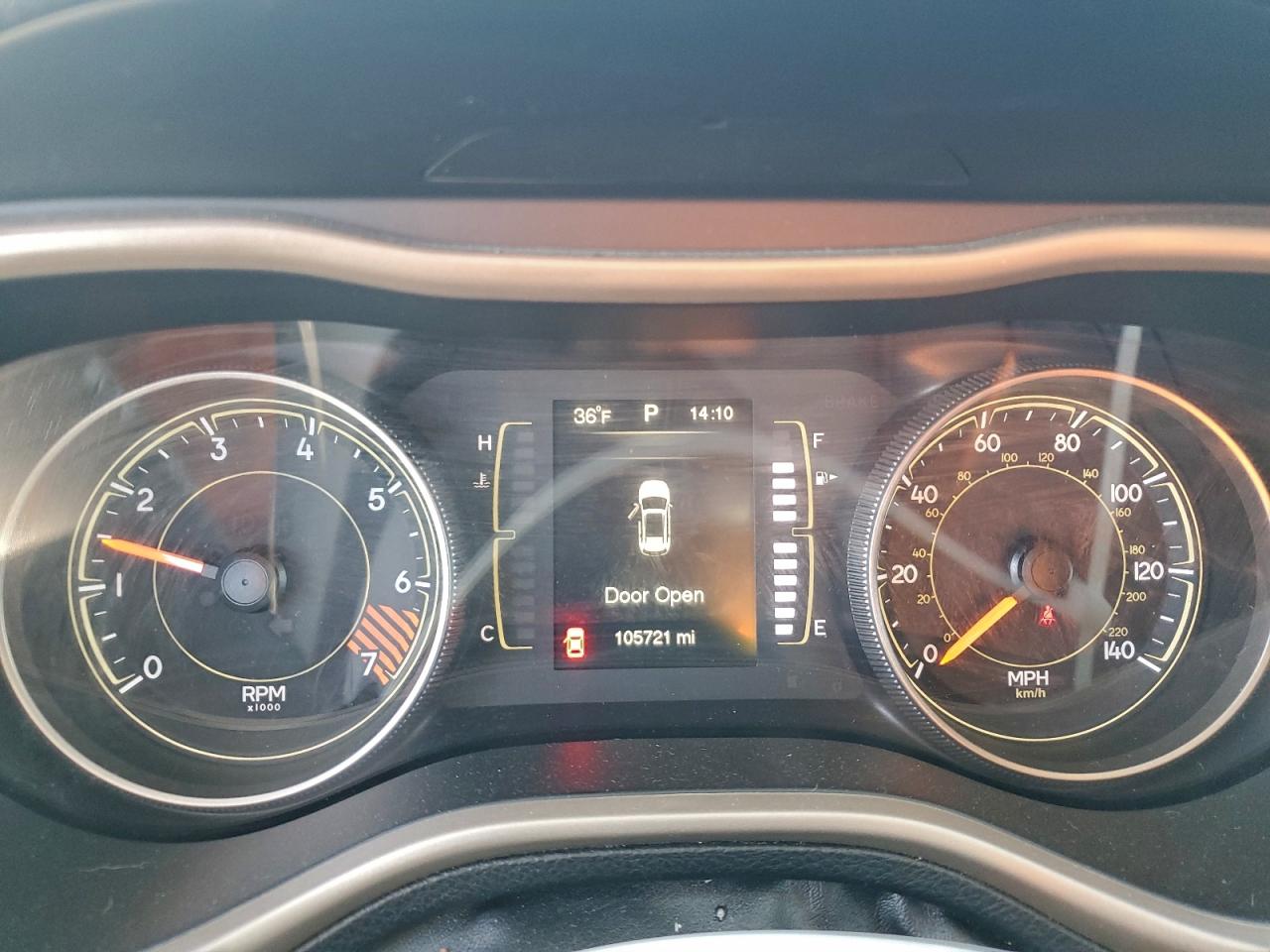 2015 Jeep Cherokee Latitude VIN: 1C4PJMCB4FW687067 Lot: 94355055