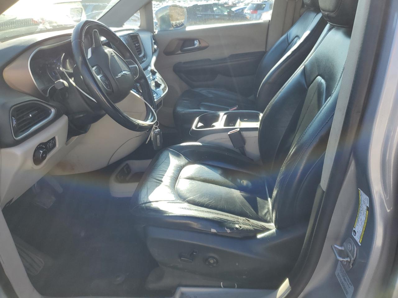 2017 Chrysler Pacifica Touring L VIN: 2C4RC1BG4HR569854 Lot: 92595425