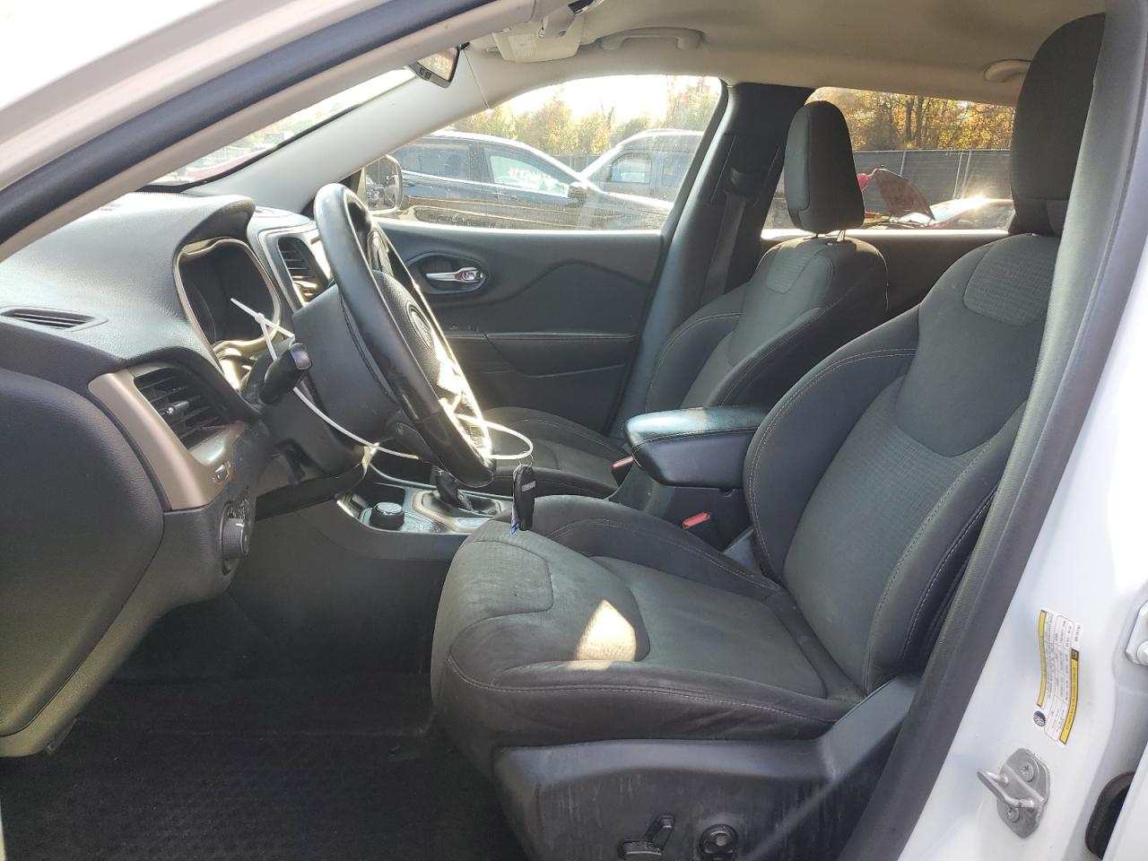 2016 Jeep Cherokee Latitude VIN: 1C4PJMCS7GW197787 Lot: 90876055