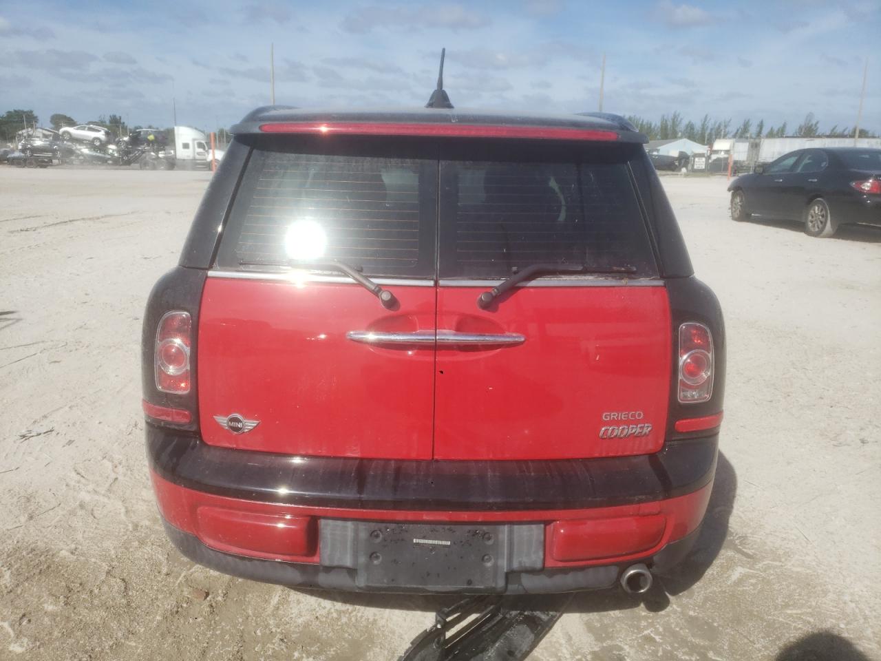 2011 Mini Cooper Clubman VIN: WMWZF3C57BTX81970 Lot: 92609775