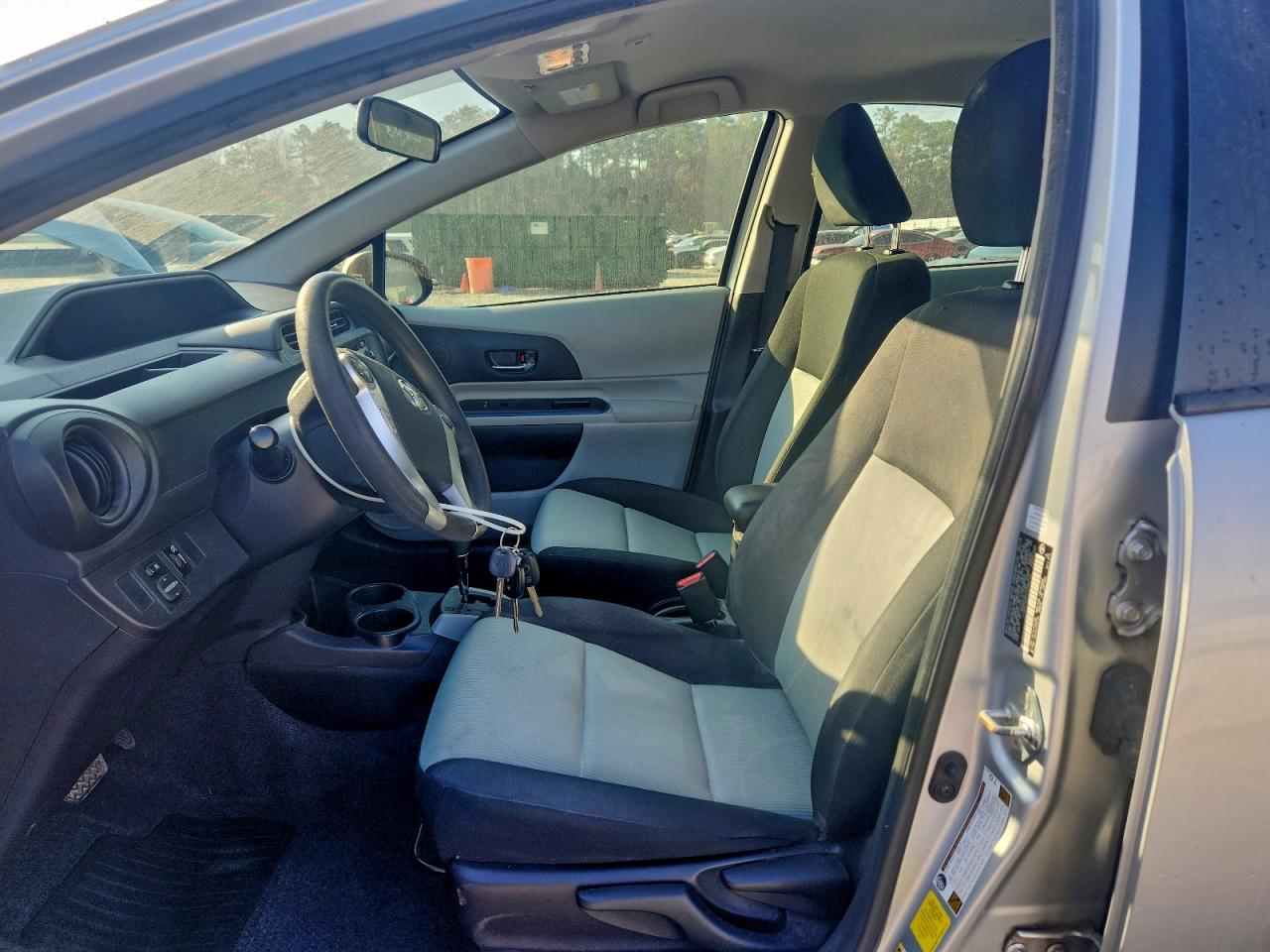 2013 Toyota Prius C VIN: JTDKDTB31D1544710 Lot: 93702995