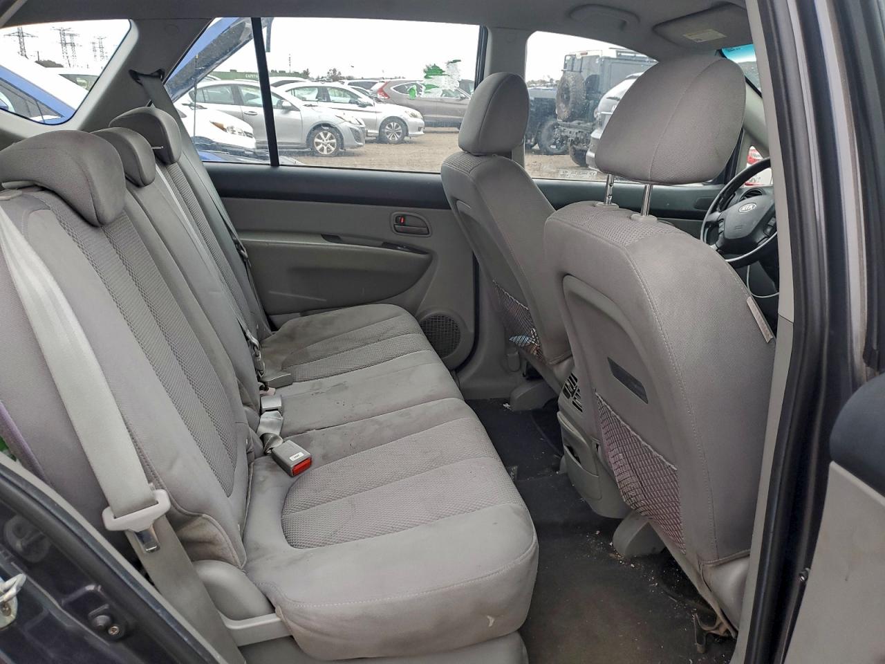 2008 Kia Rondo Base VIN: KNAFG525287130549 Lot: 94371995