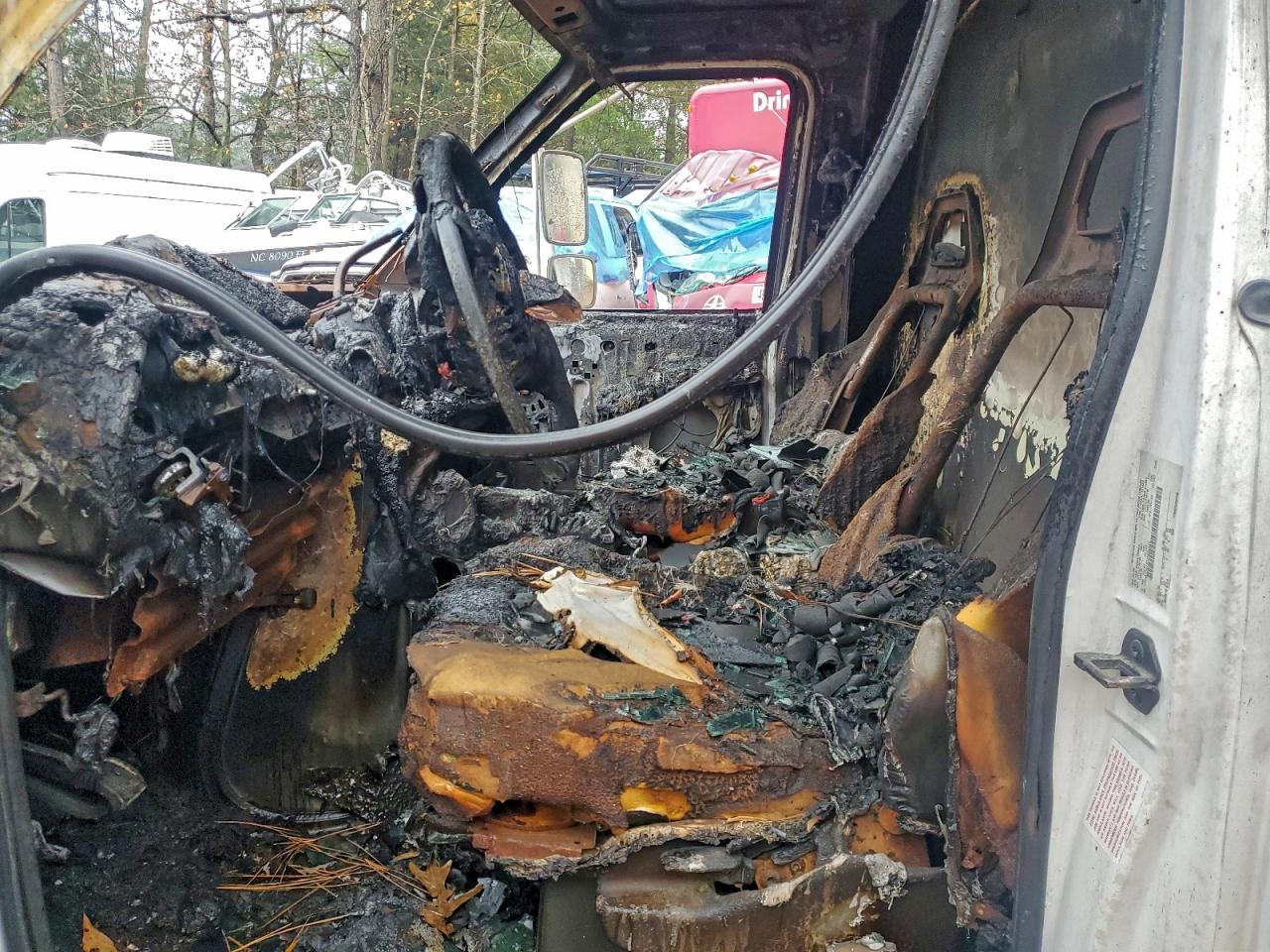 2000 Ford Econoline E350 Super Duty Cutaway Van VIN: 1FDWE35FXYHA86243 Lot: 55324465