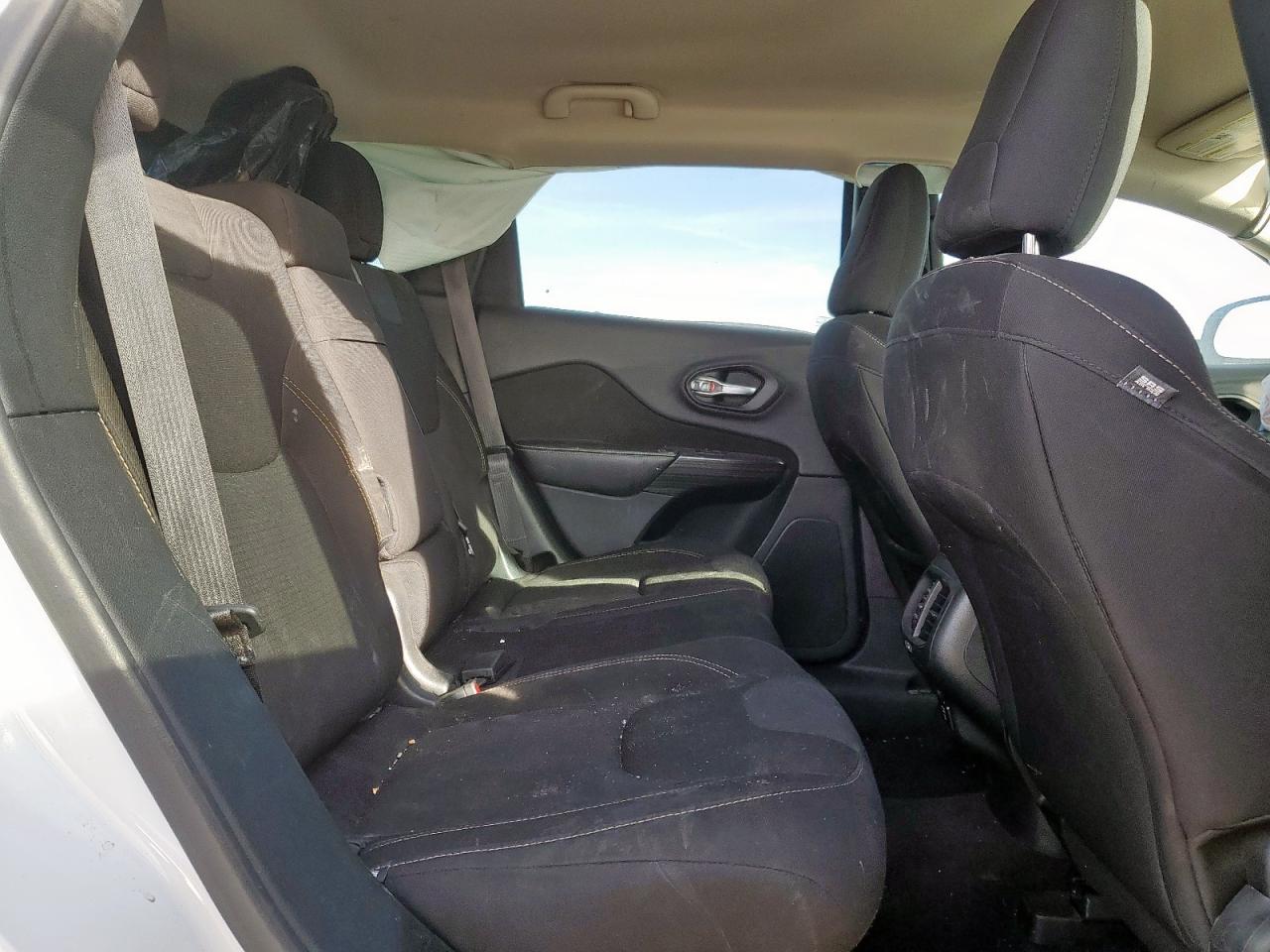 2016 Jeep Cherokee Latitude VIN: 1C4PJLCB8GW319955 Lot: 93243035