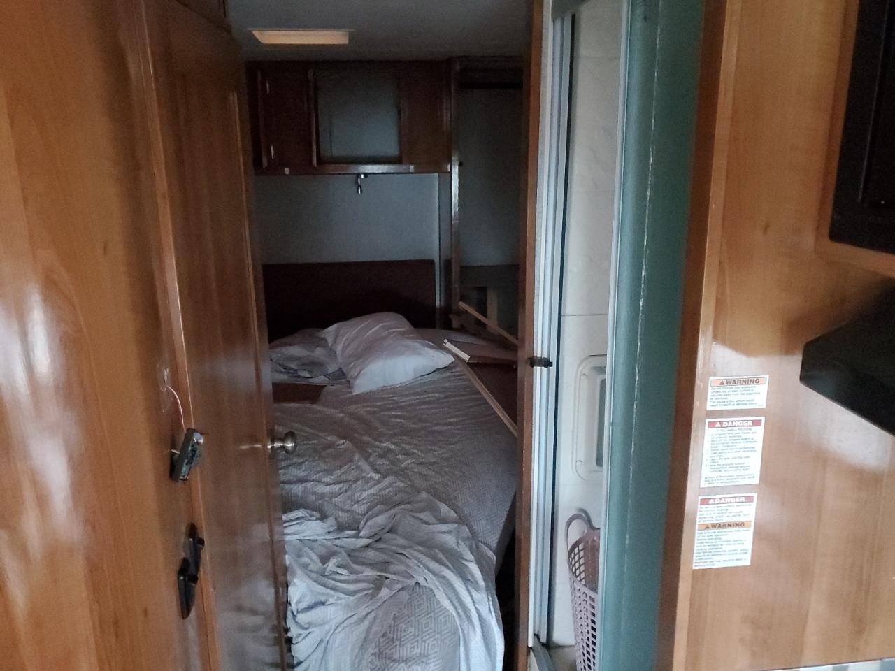 2017 Ford Econoline E450 Super Duty Cutaway Van VIN: 1FDXE4FS5HDC13221 Lot: 93332515