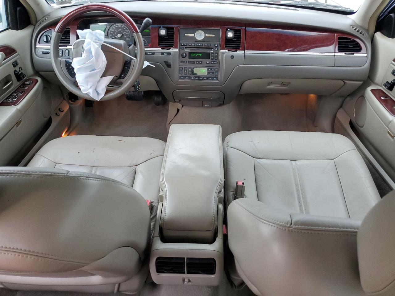 2005 Lincoln Town Car Signature Limited VIN: 1LNHM82W85Y644275 Lot: 93139035