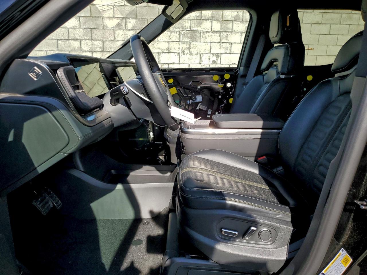 2025 Rivian R1T Adventure VIN: 7FCTGBAA8SN037695 Lot: 93740215