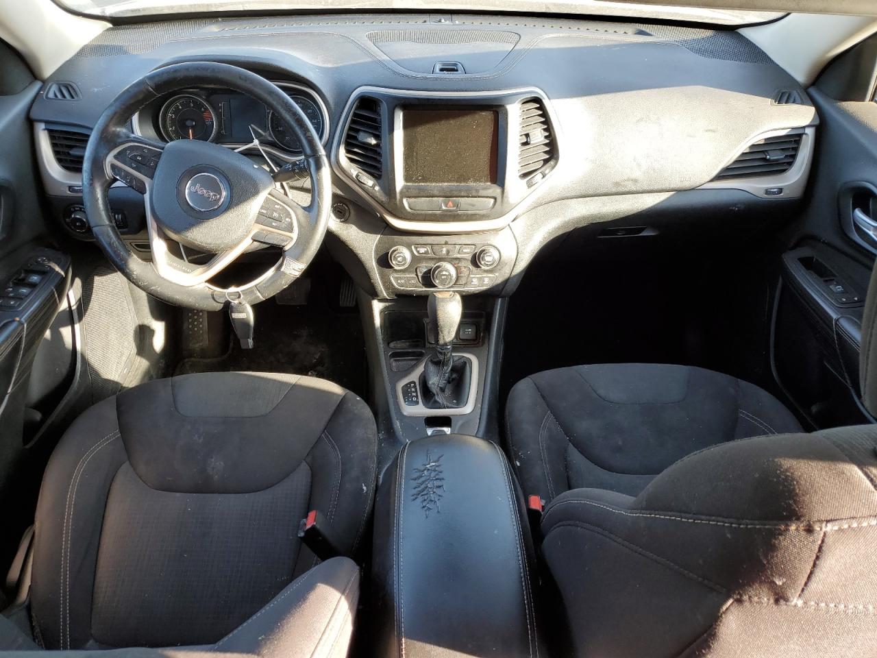 2016 Jeep Cherokee Latitude VIN: 1C4PJLCB5GW281682 Lot: 92090995