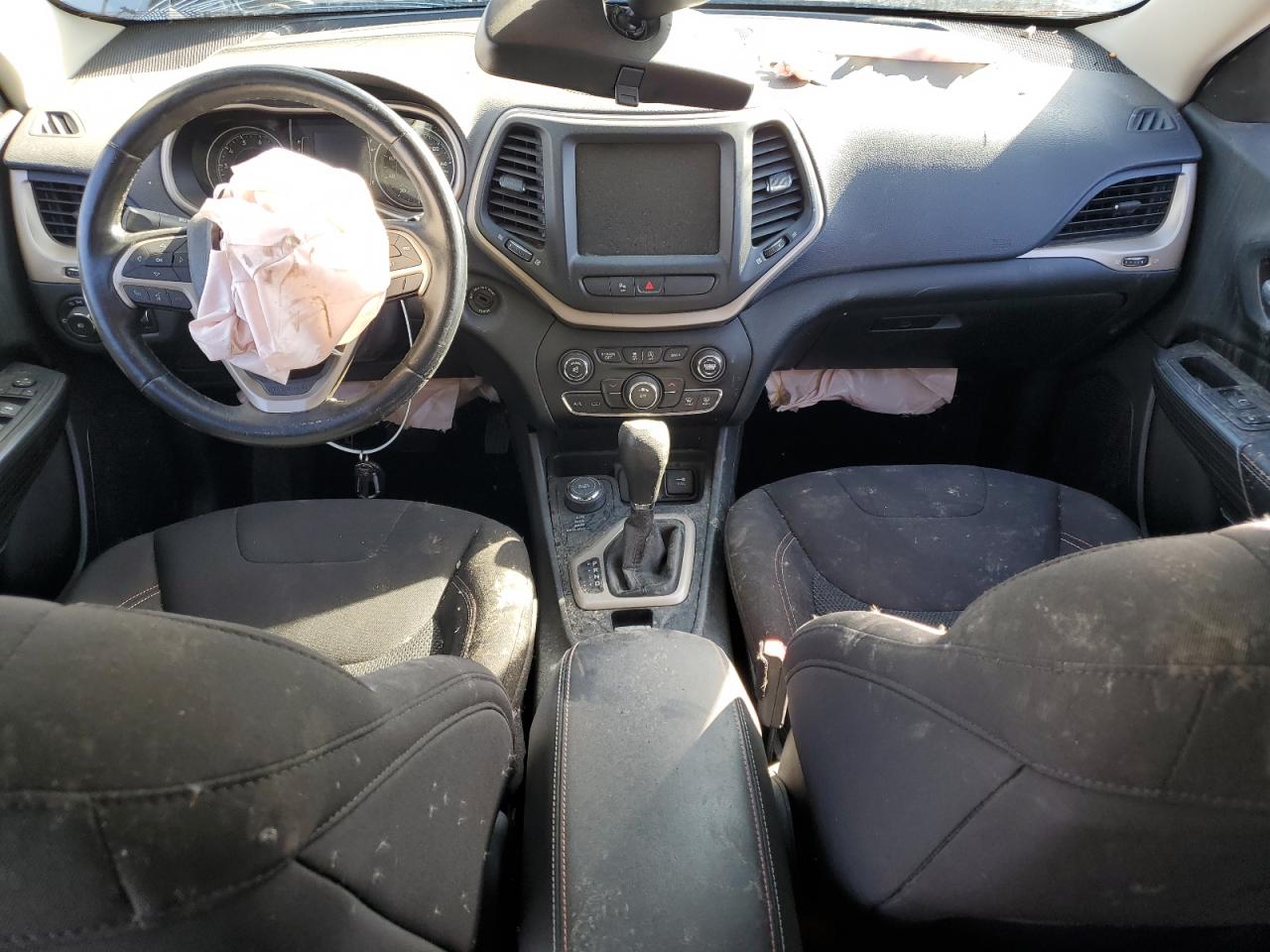 2016 Jeep Cherokee Latitude VIN: 1C4PJMCS3GW295747 Lot: 92396735