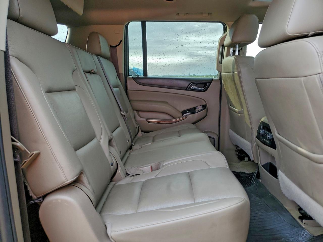 2017 GMC Yukon Xl K1500 Slt VIN: 1GKS2GKC7HR324545 Lot: 93954295