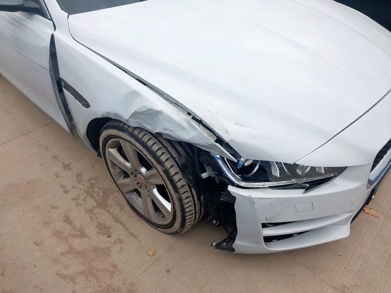 2015 JAGUAR XE 2.0 [240] PORTFOLIO 4DR AUTO