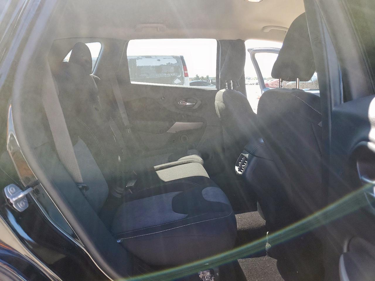 2018 Jeep Cherokee Latitude VIN: 1C4PJLCB3JD566268 Lot: 91315665