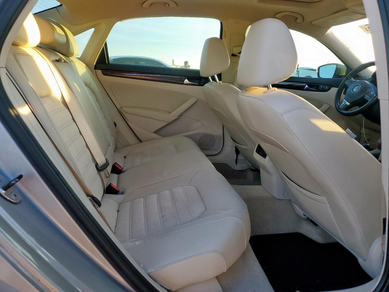 2013 Volkswagen Passat Sel VIN: 1VWCN7A3XDC125363 Lot: 92349755