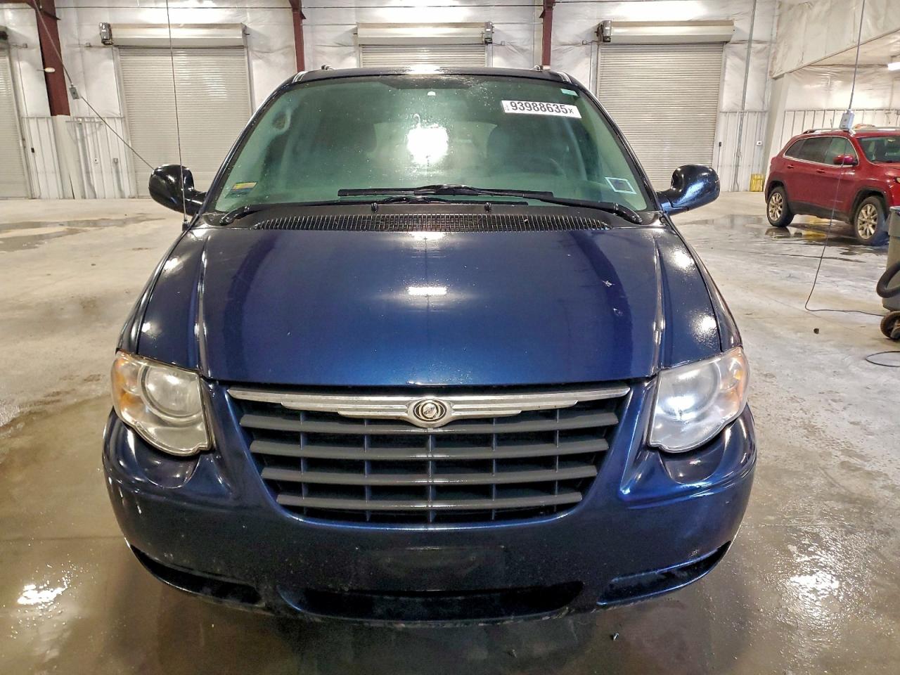 2005 Chrysler Town & Country Lx VIN: 2C4GP44R85R398176 Lot: 93988635