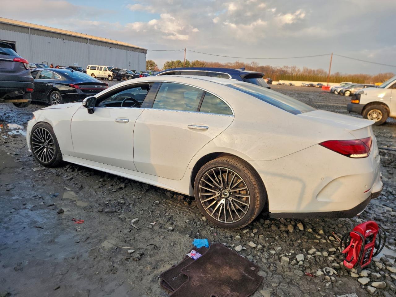 Фото: WDD2J5KB6KA036280