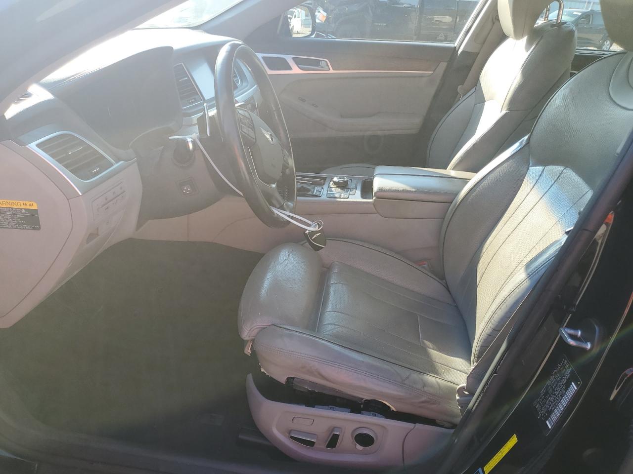 2015 Hyundai Genesis 3.8L VIN: KMHGN4JE4FU093555 Lot: 91871935