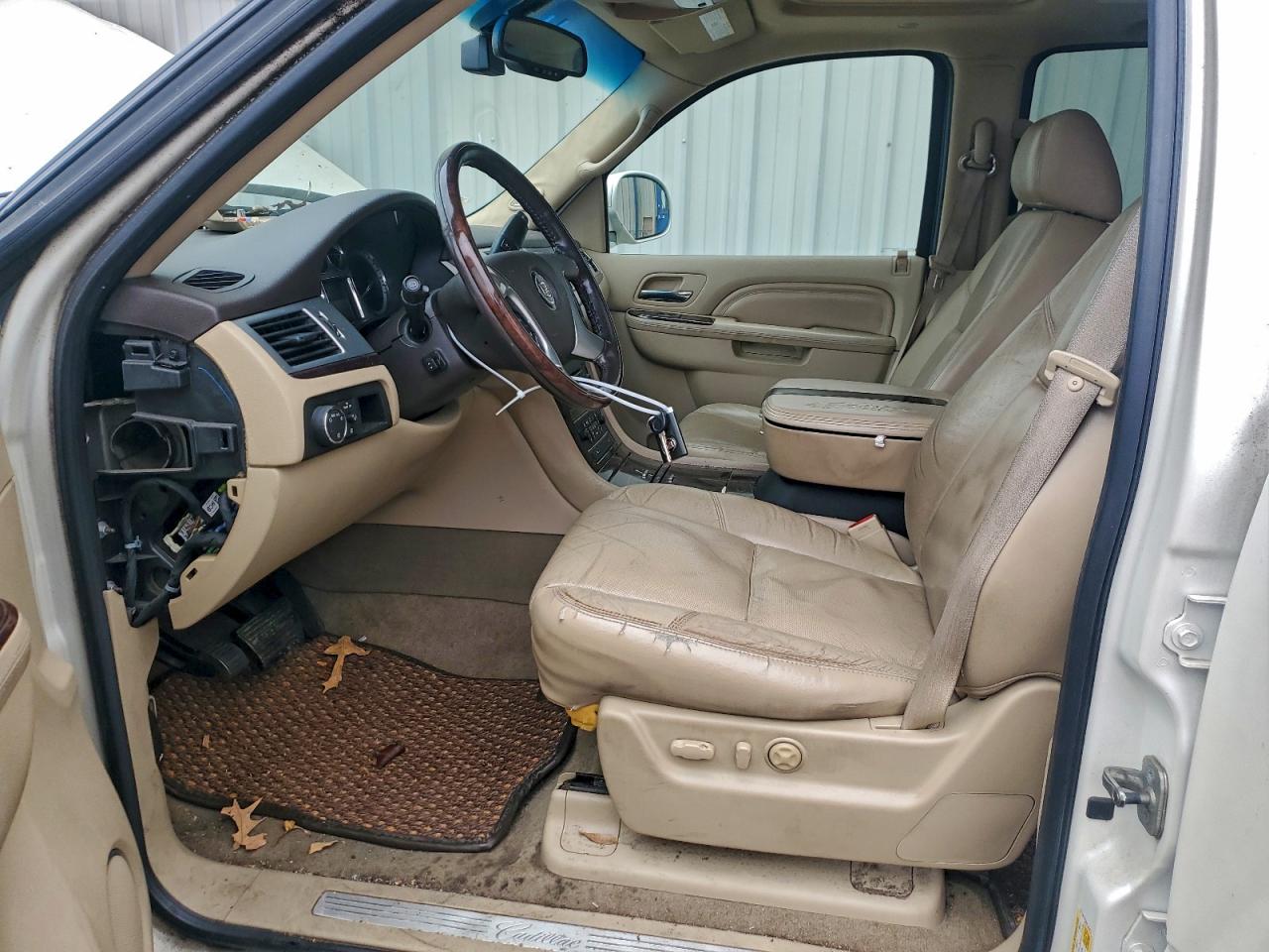 2011 Cadillac Escalade Premium VIN: 1GYS4CEF6BR143913 Lot: 94411805