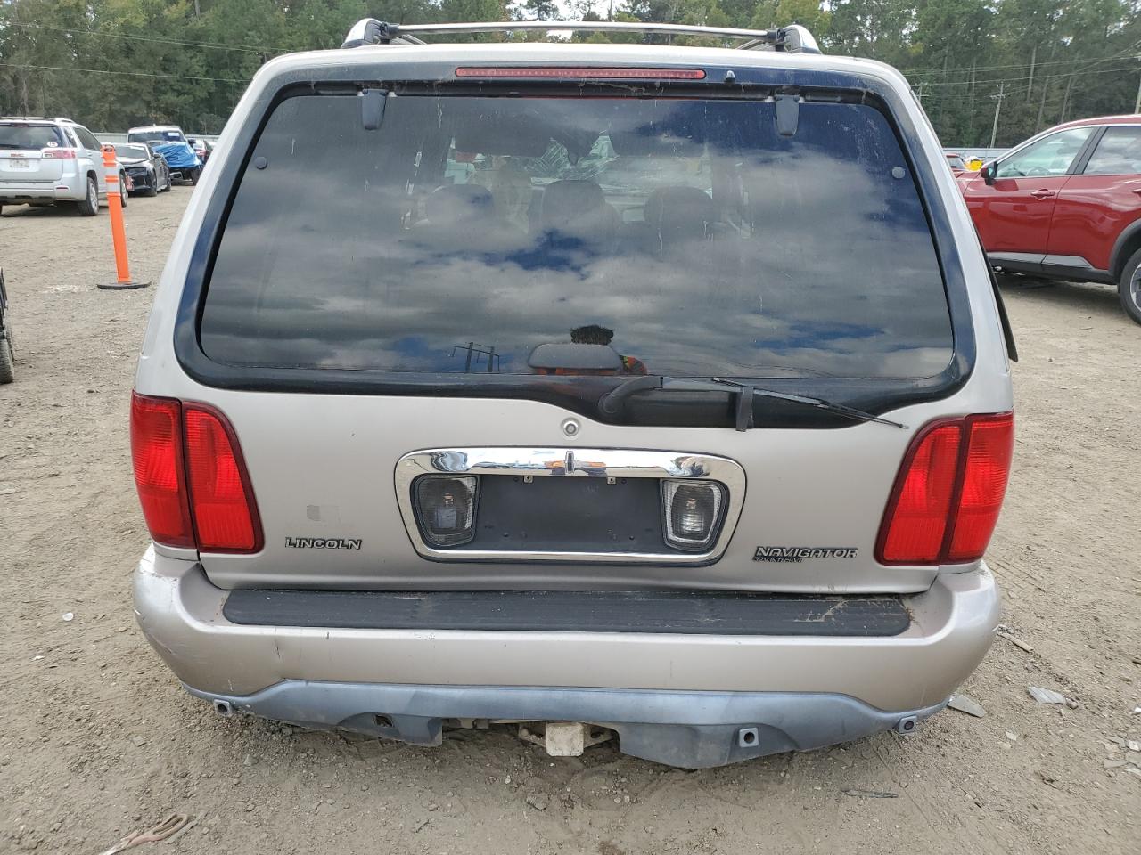 2001 Lincoln Navigator VIN: 5LMEU27R61LJ08870 Lot: 91581635