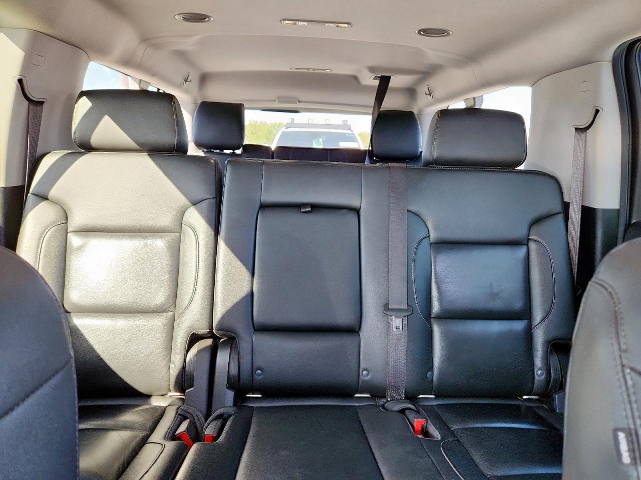 2019 Chevrolet Suburban K1500 Lt VIN: 1GNSKHKC4KR377705 Lot: 92620225