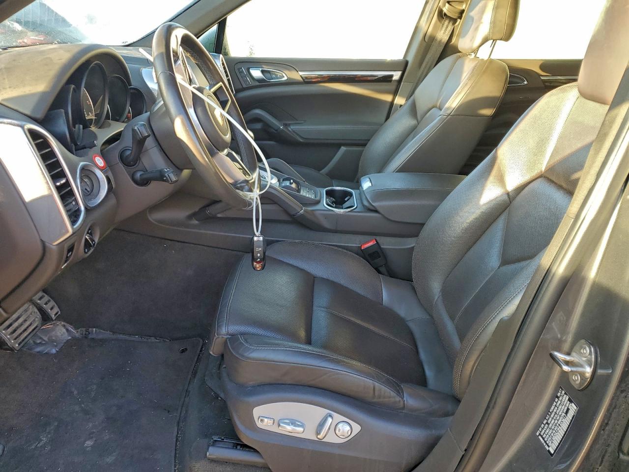 2017 Porsche Cayenne S VIN: WP1AB2A23HLA53617 Lot: 92751715