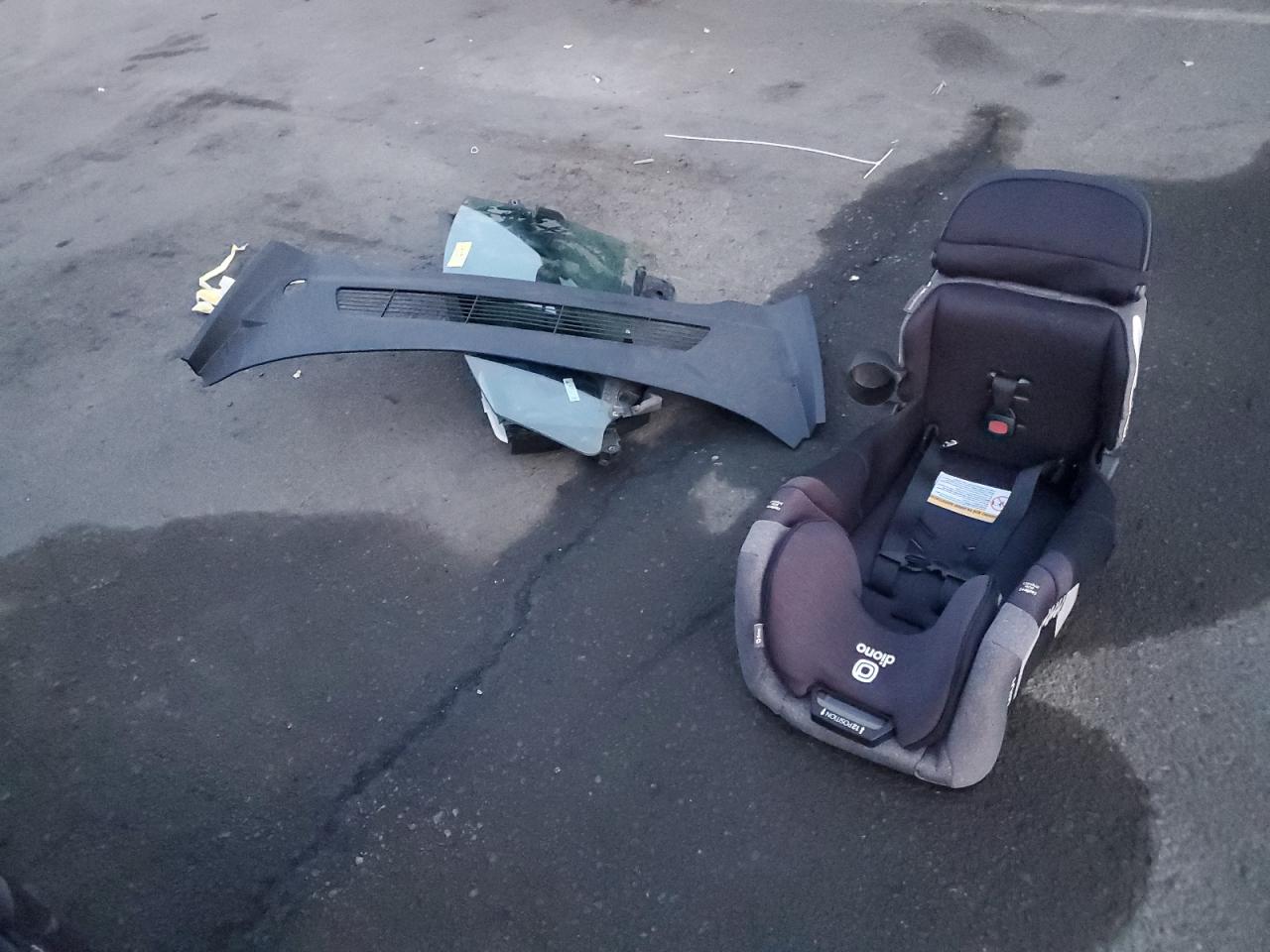 2024 Tesla Model Y VIN: 7SAYGAEE8RF088998 Lot: 92431515