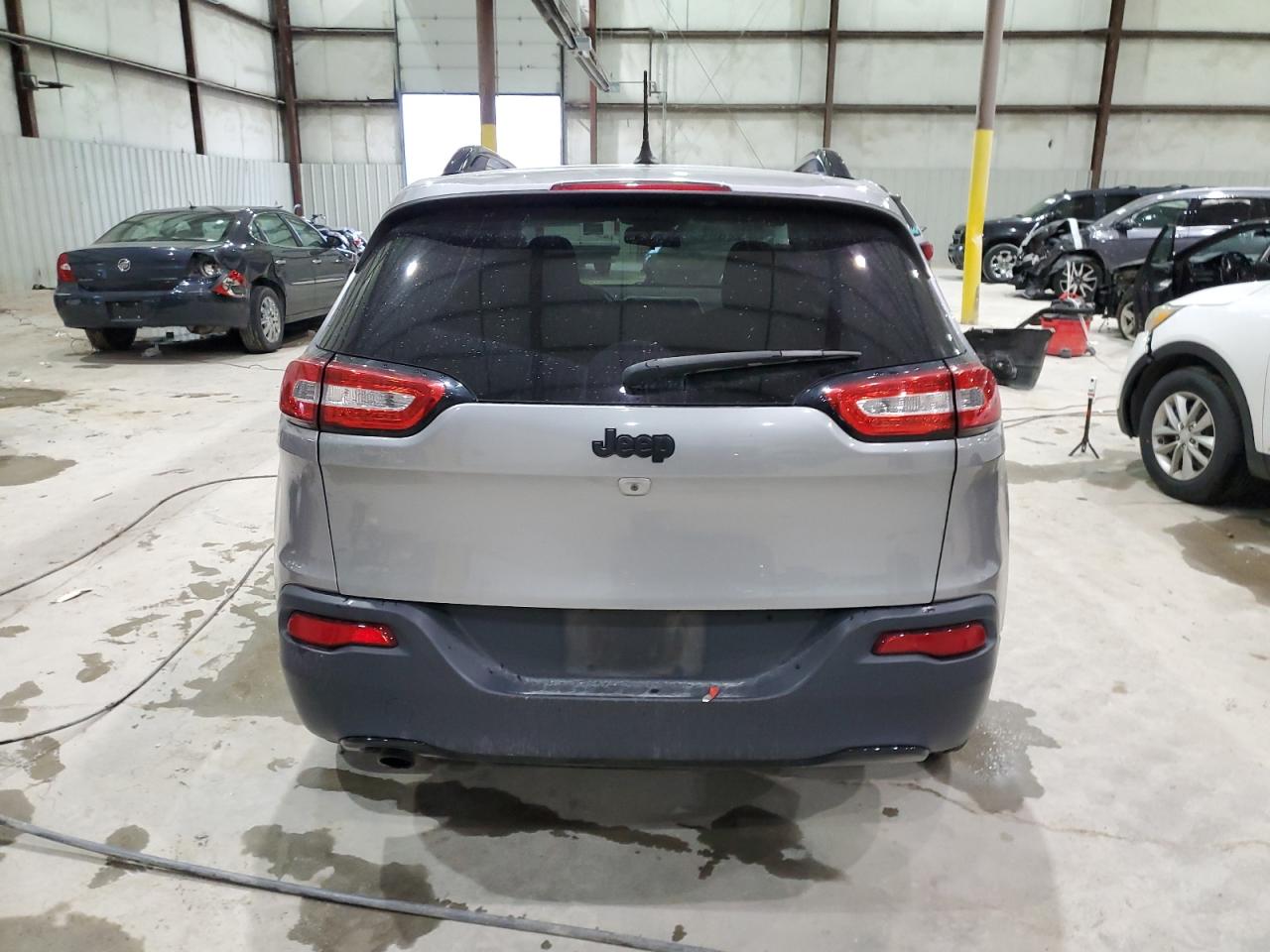 2015 Jeep Cherokee Latitude VIN: 1C4PJLCB4FW731269 Lot: 92585355