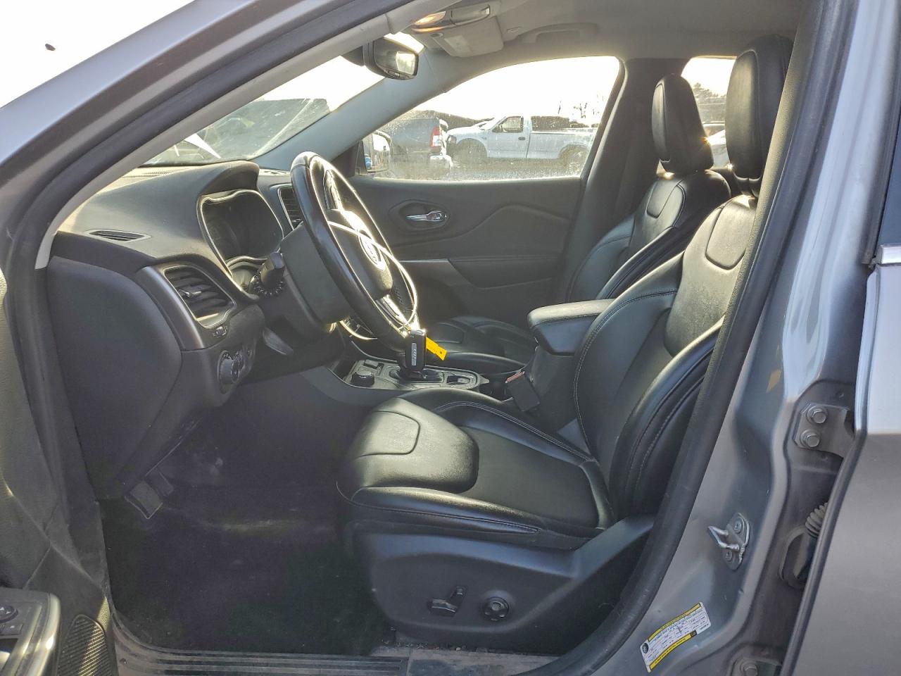 2019 Jeep Cherokee Latitude Plus VIN: 1C4PJMLX4KD230678 Lot: 93640415