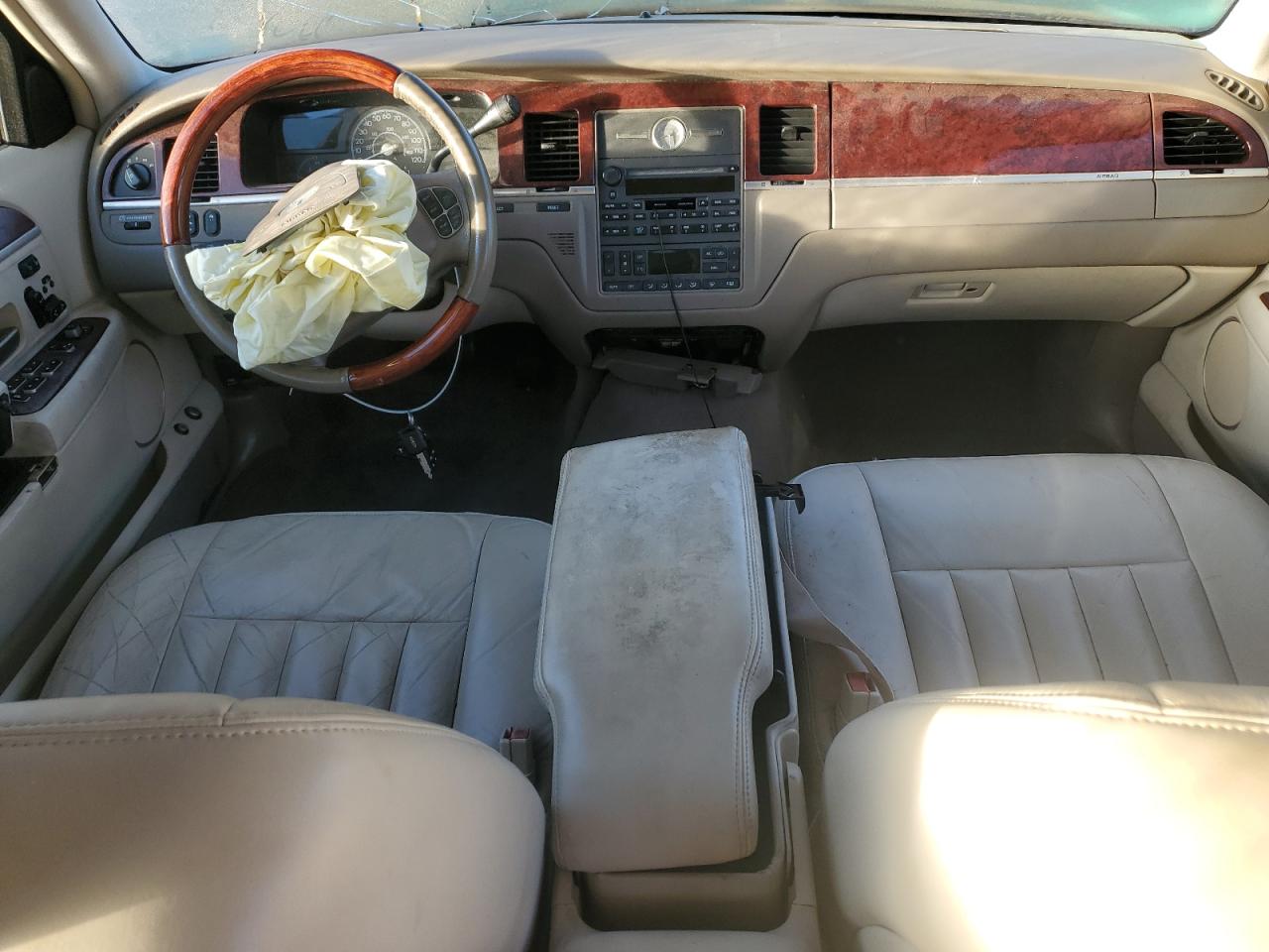 2003 Lincoln Town Car Signature VIN: 1LNHM82W13Y614712 Lot: 92677455