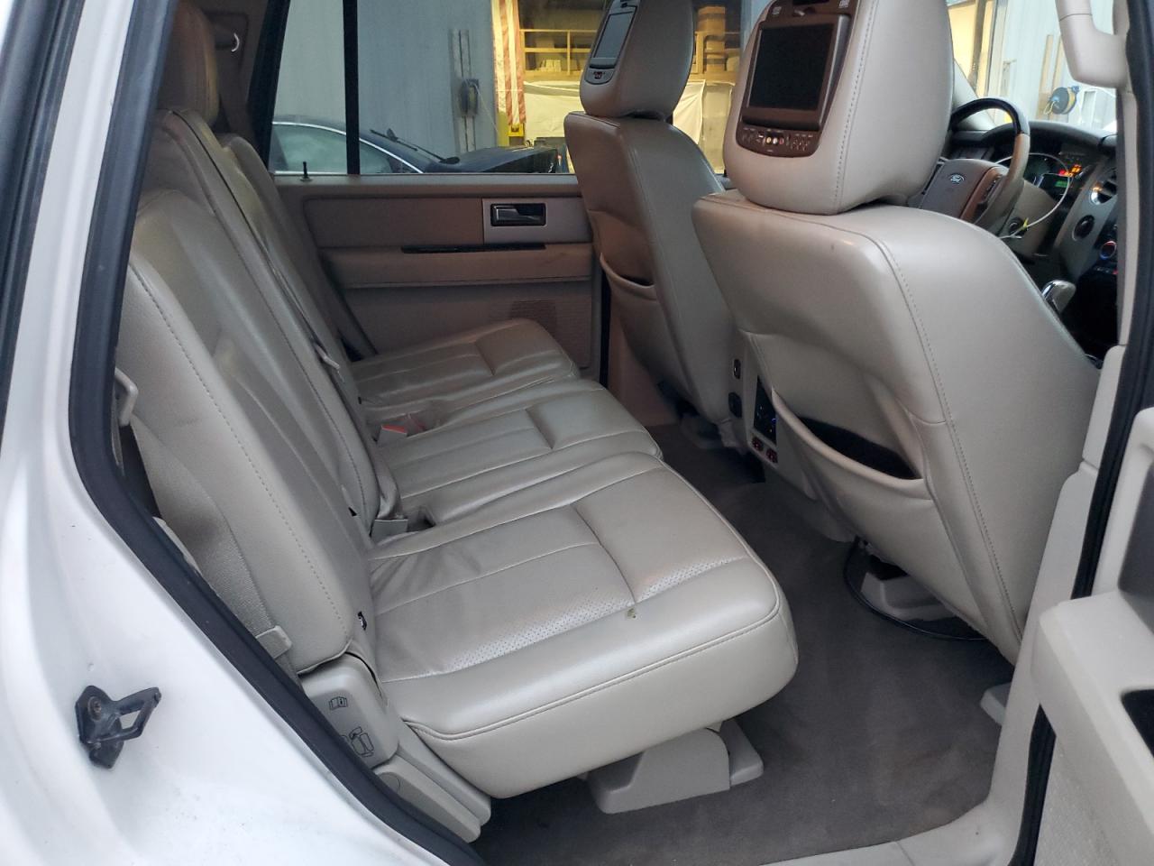 2011 Ford Expedition Limited VIN: 1FMJU2A52BEF54995 Lot: 92996245