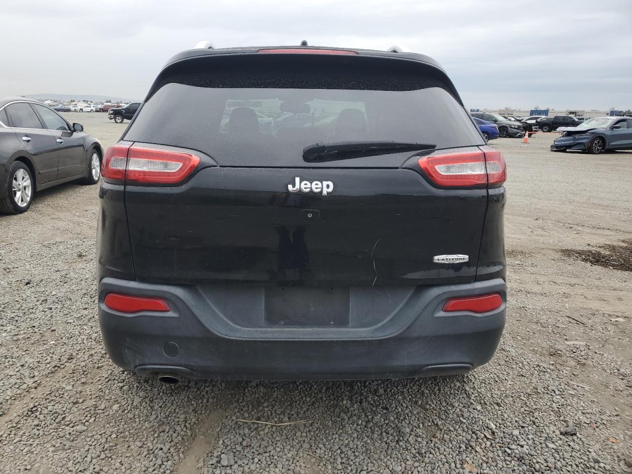 2018 Jeep Cherokee Latitude VIN: 1C4PJLCB4JD518004 Lot: 92733405