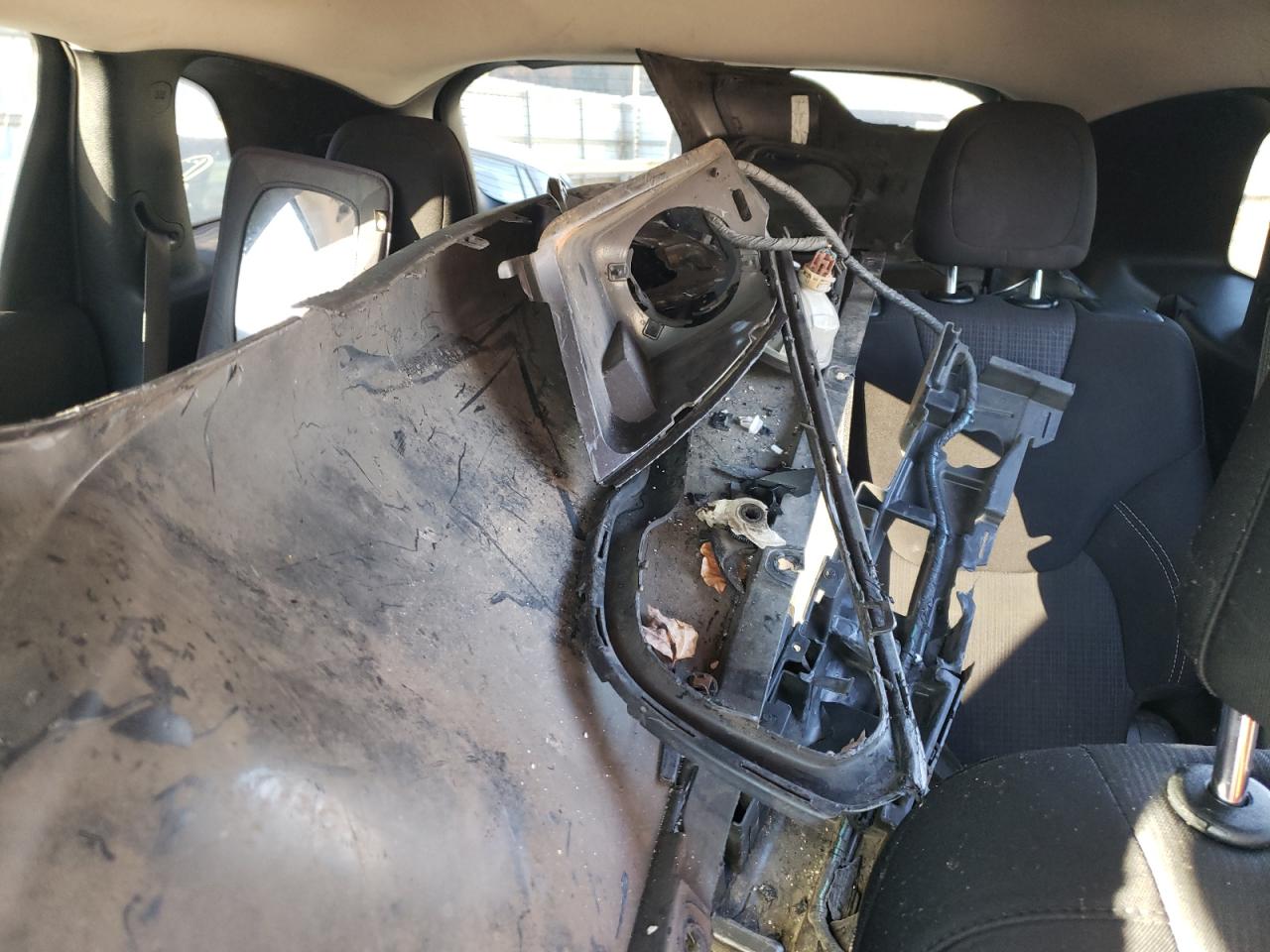 2015 Jeep Cherokee Latitude VIN: 1C4PJMCB1FW744289 Lot: 92256815