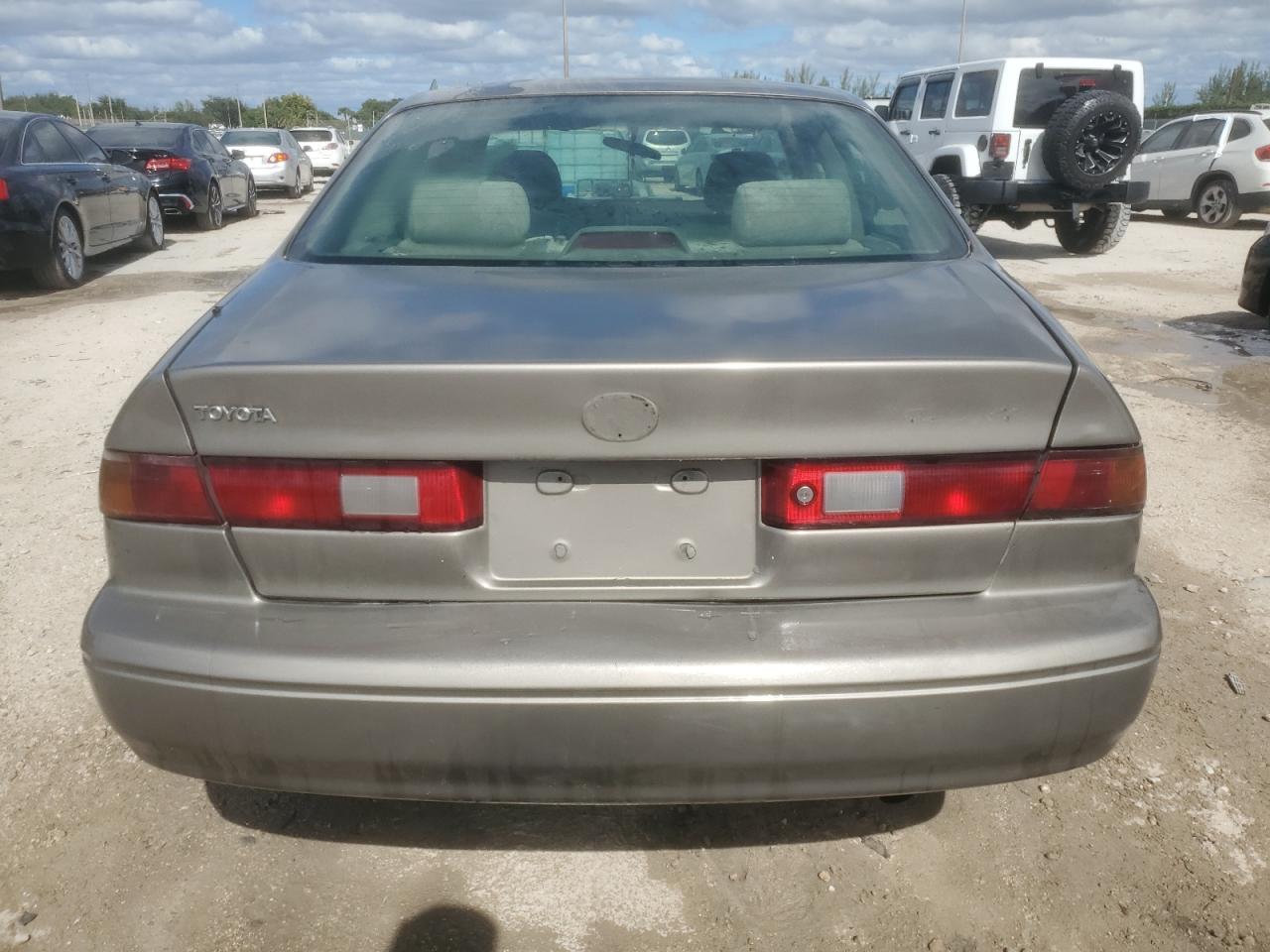 1999 Toyota Camry Ce VIN: 4T1BG22K8XU568817 Lot: 92110035