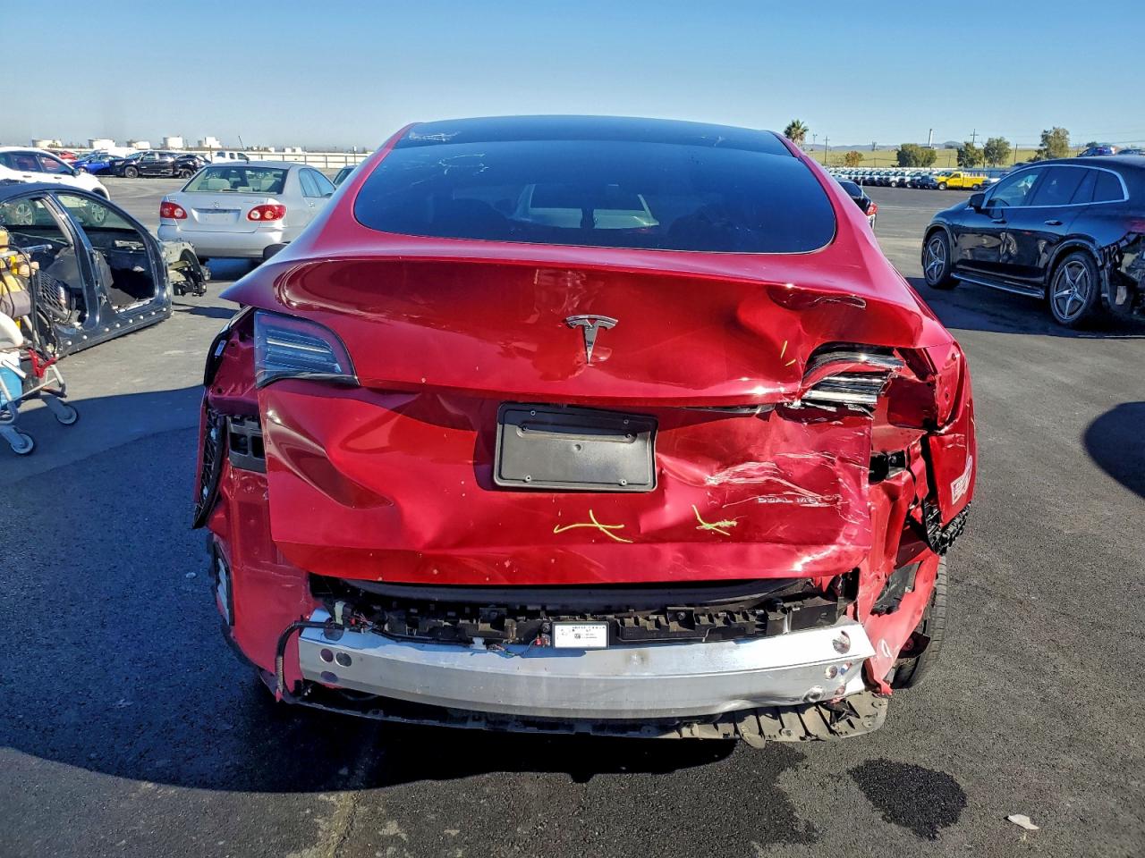 2023 Tesla Model Y VIN: 7SAYGDEE0PF872641 Lot: 93860025