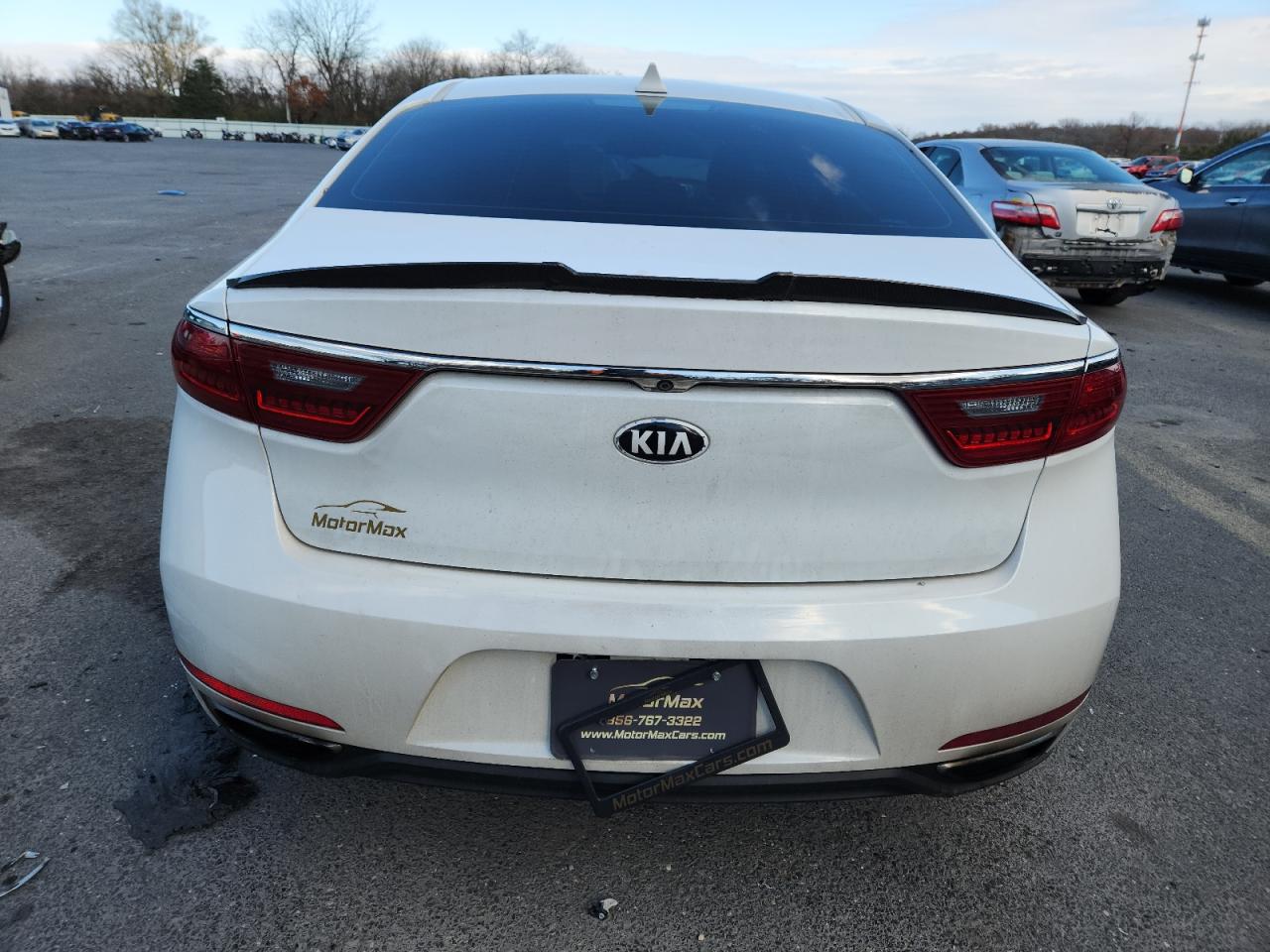 2017 Kia Cadenza Premium VIN: KNALB4J17H5067406 Lot: 92476575