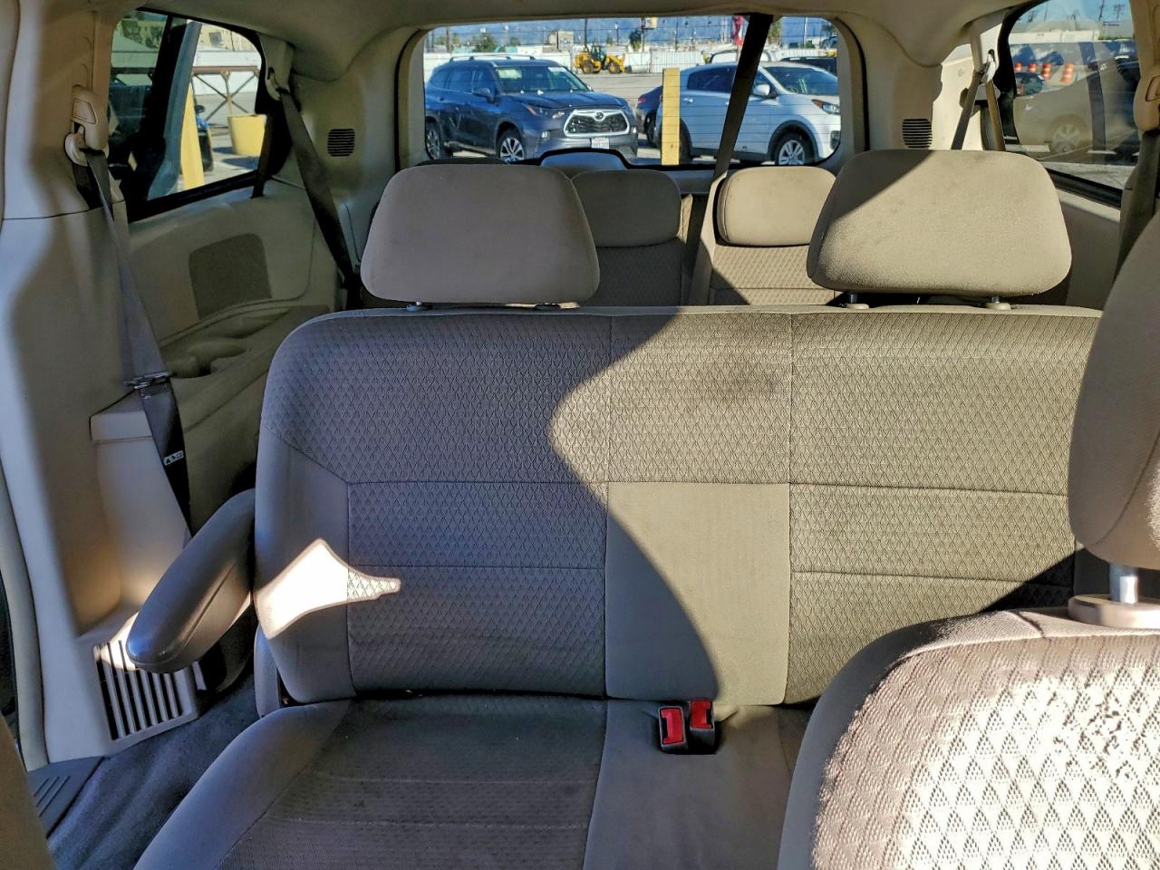 2008 Chrysler Town & Country Lx VIN: 2A8HR44H98R734677 Lot: 94533265