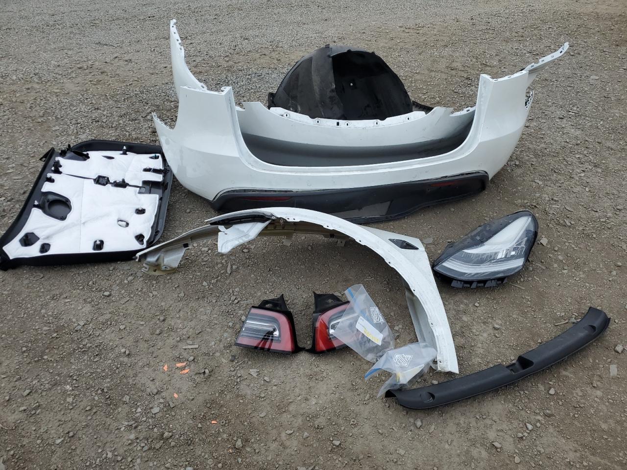 2021 Tesla Model Y VIN: 5YJYGDEE4MF214121 Lot: 93131685