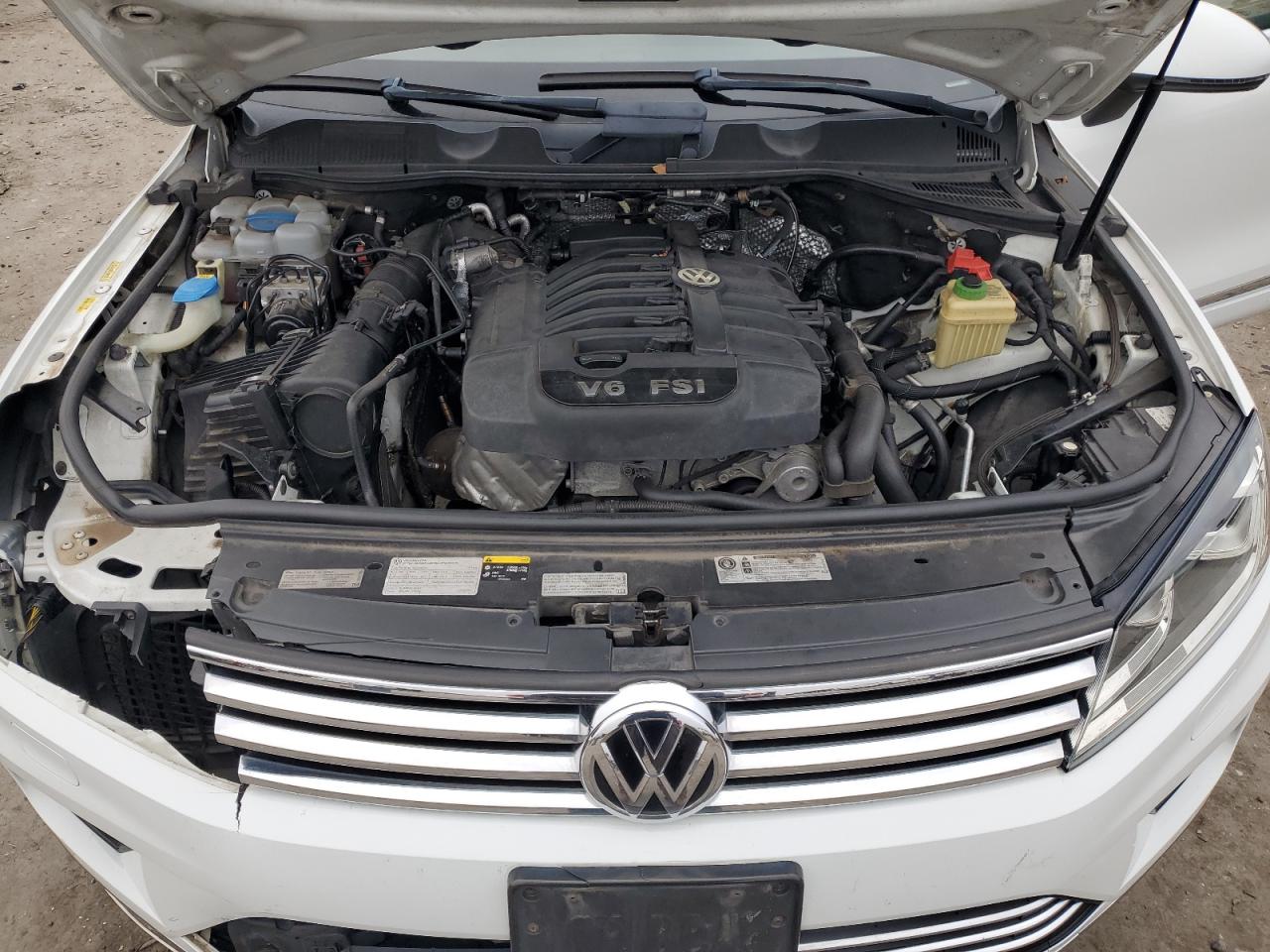 2015 Volkswagen Touareg V6 VIN: WVGEF9BPXFD005917 Lot: 93204715