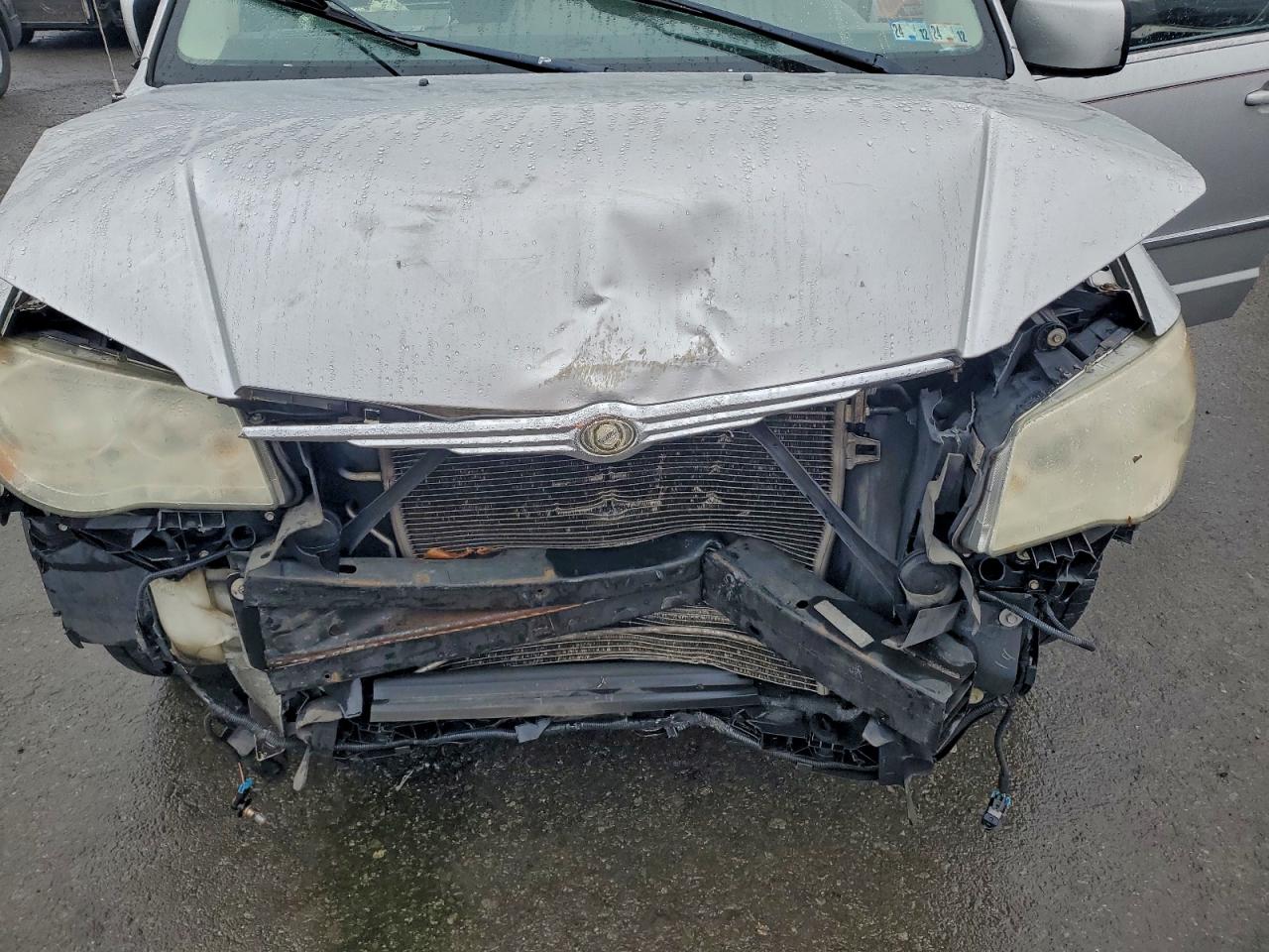 2009 Chrysler Town & Country Touring VIN: 2A8HR54109R572237 Lot: 94306145