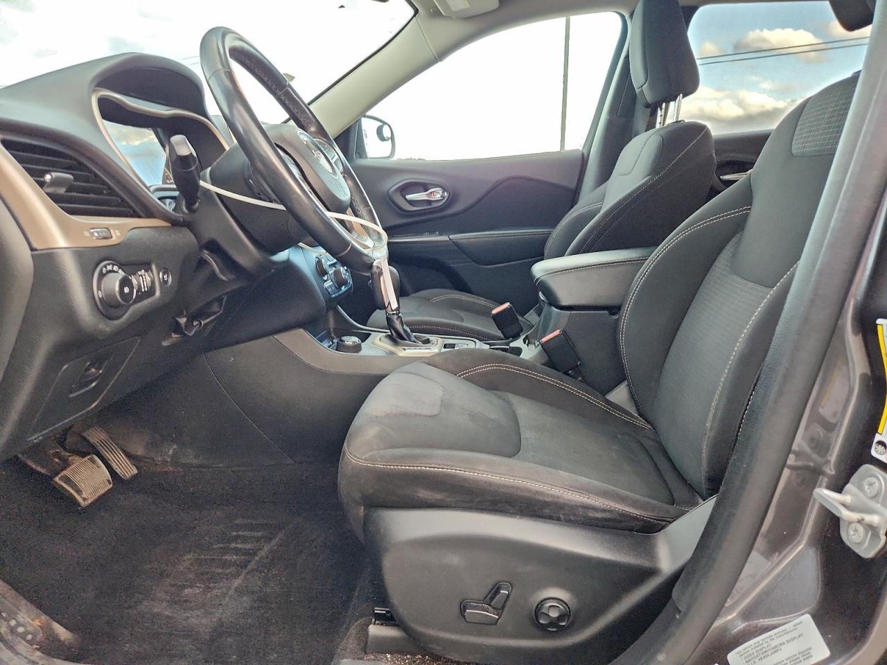 2015 Jeep Cherokee Latitude VIN: 1C4PJMCB6FW654751 Lot: 94167315