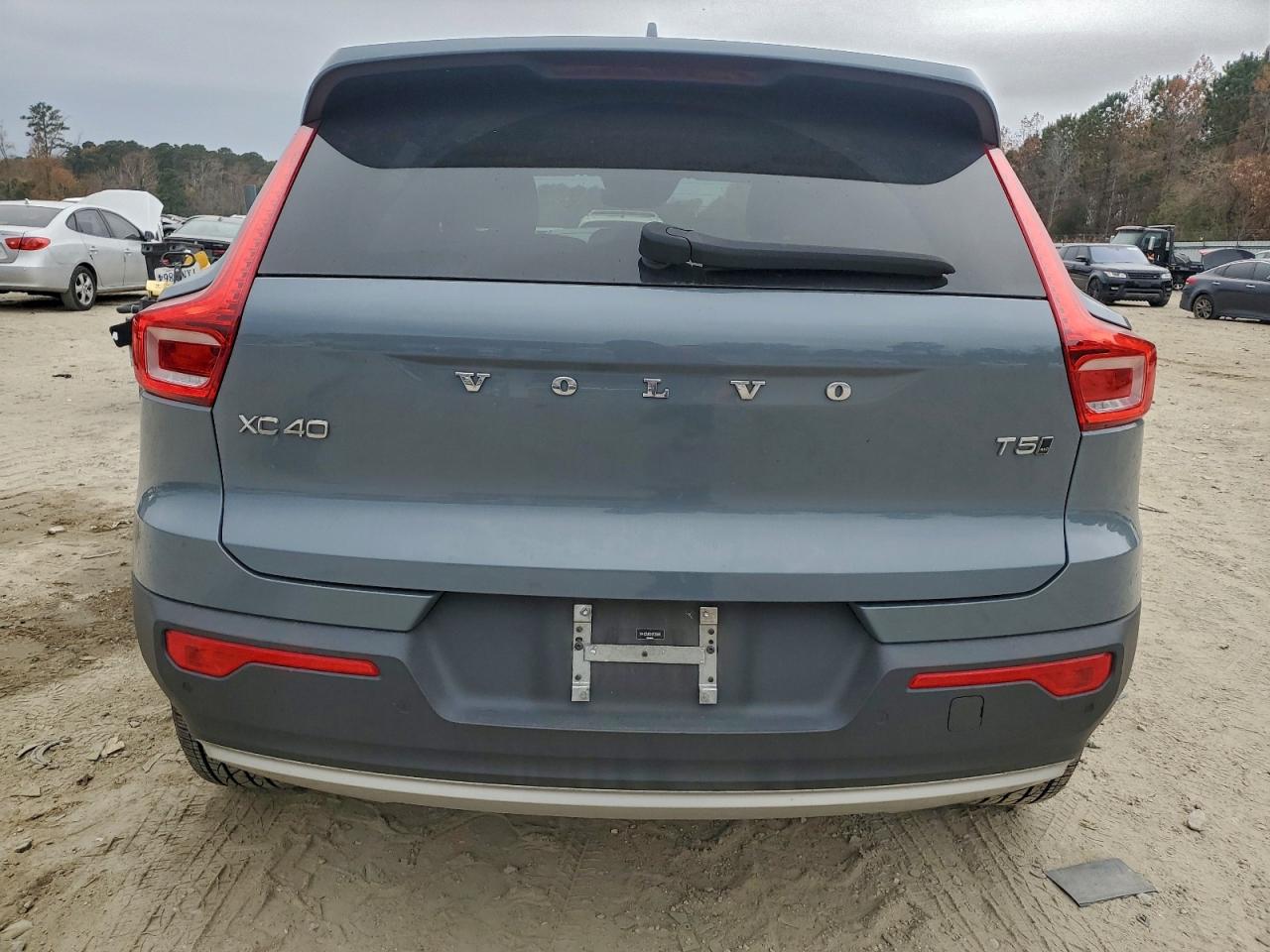 2022 Volvo Xc40 T5 Momentum VIN: YV4162UK5N2725984 Lot: 93889665