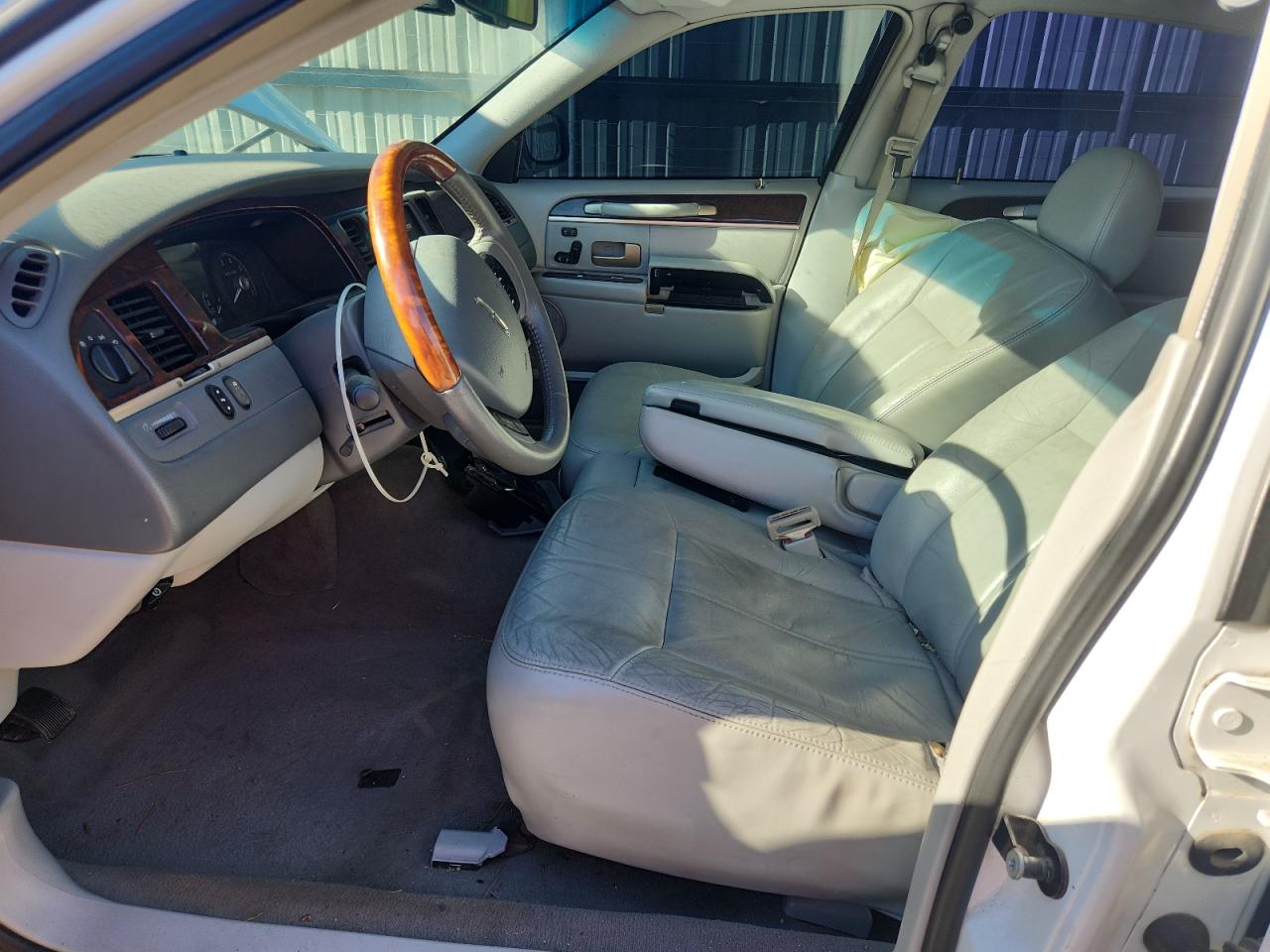 2007 Lincoln Town Car Signature Limited VIN: 1LNHM82W07Y614142 Lot: 91832845