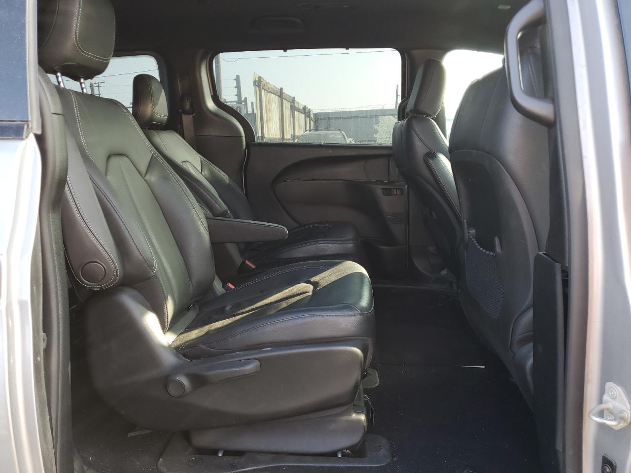 2020 Chrysler Pacifica Hybrid Touring L VIN: 2C4RC1L71LR242402 Lot: 91658945