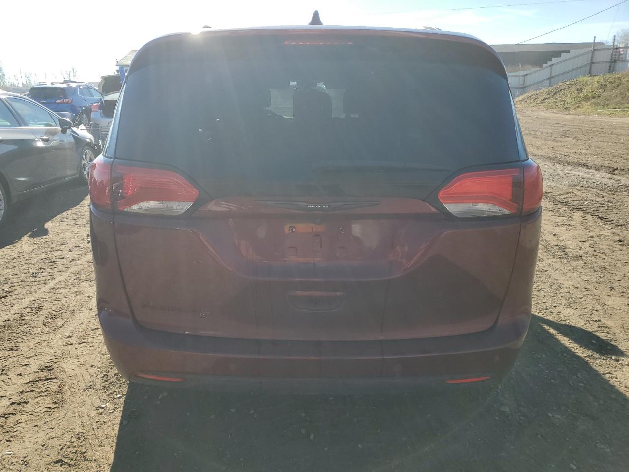 2018 Chrysler Pacifica Touring Plus VIN: 2C4RC1FG1JR305975 Lot: 91739055