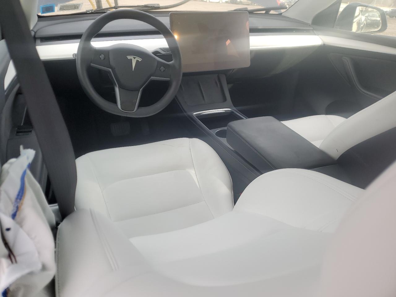 2025 Tesla Model Y VIN: 7SAYGDEE7SF258369 Lot: 92725935